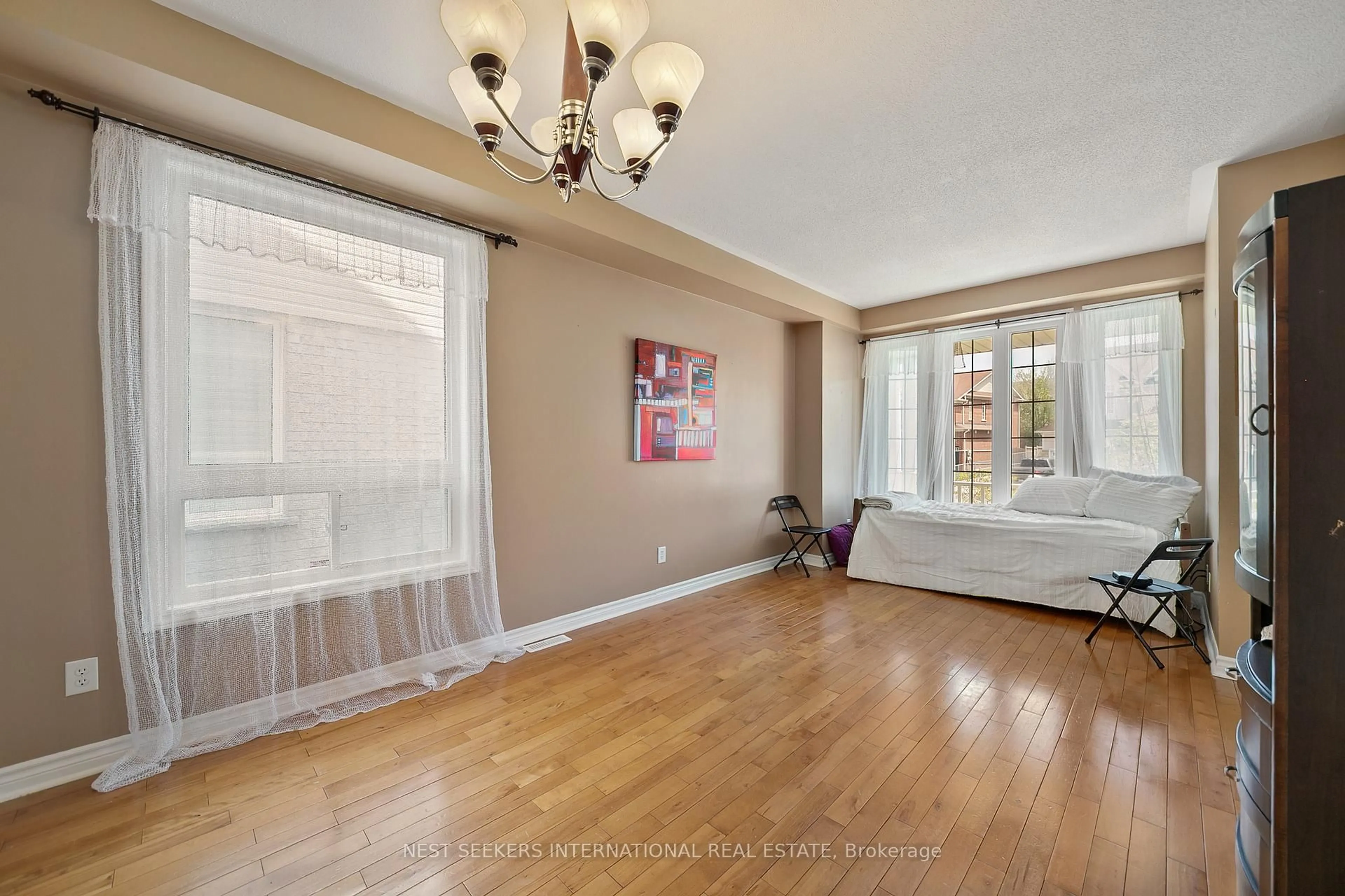 A pic of a room for 56 The Queensway N/A, Barrie Ontario L9S 4E6