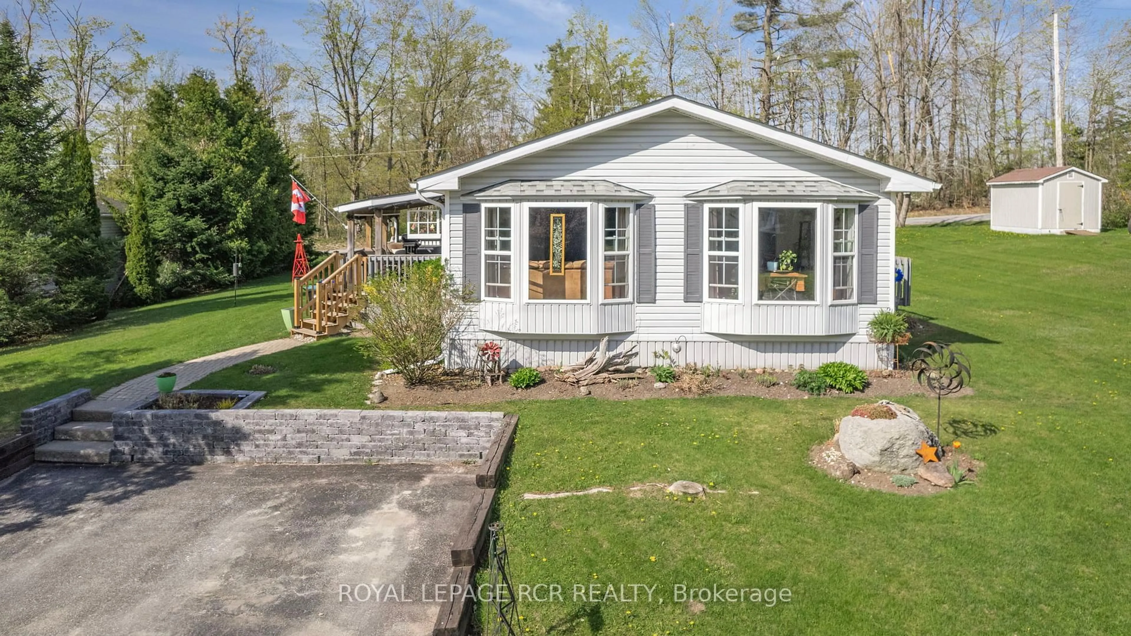 Home with vinyl exterior material, street for 37 Jane St, Oro-Medonte Ontario L3V 0P9