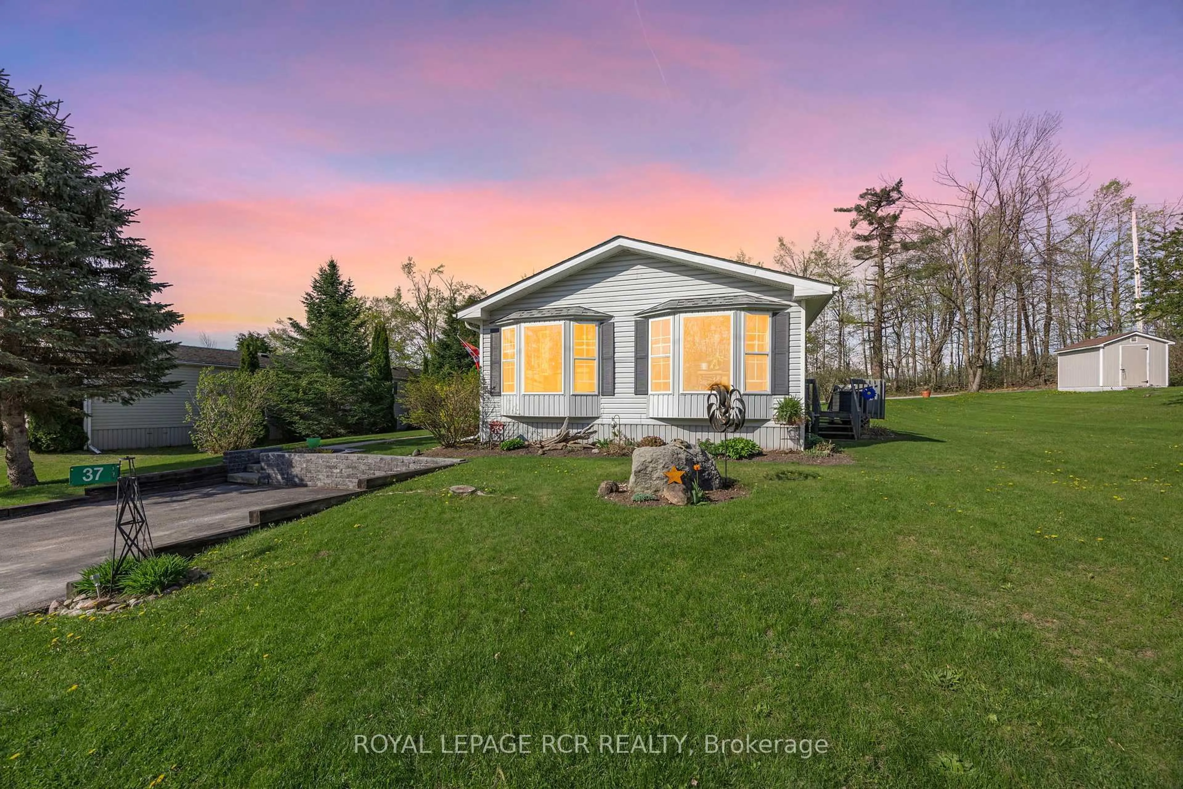 A pic from outside/outdoor area/front of a property/back of a property/a pic from drone, water/lake/river/ocean view for 37 Jane St, Oro-Medonte Ontario L3V 0P9