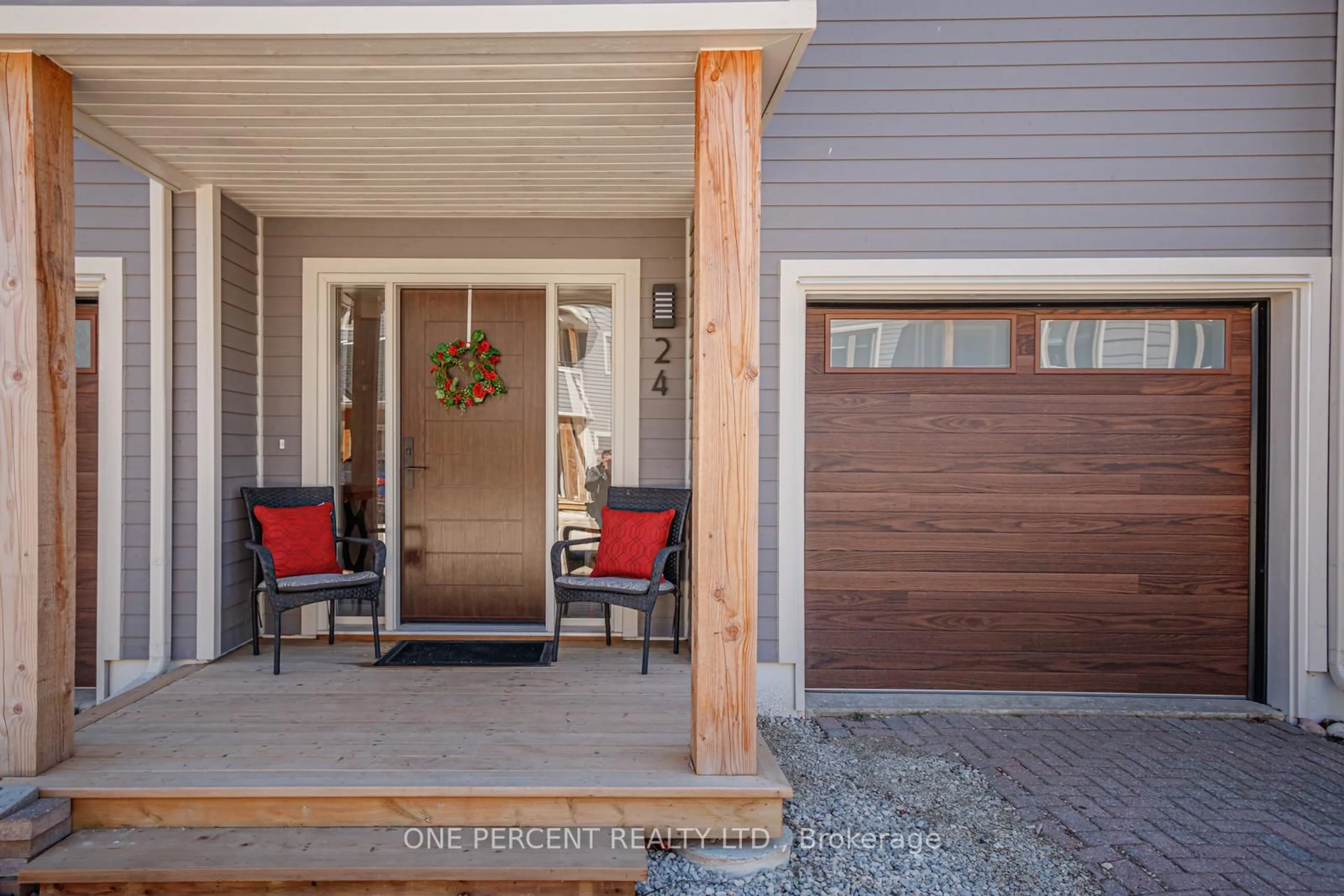 Indoor entryway for 24 Starboard Rd, Collingwood Ontario L9Y 5C8