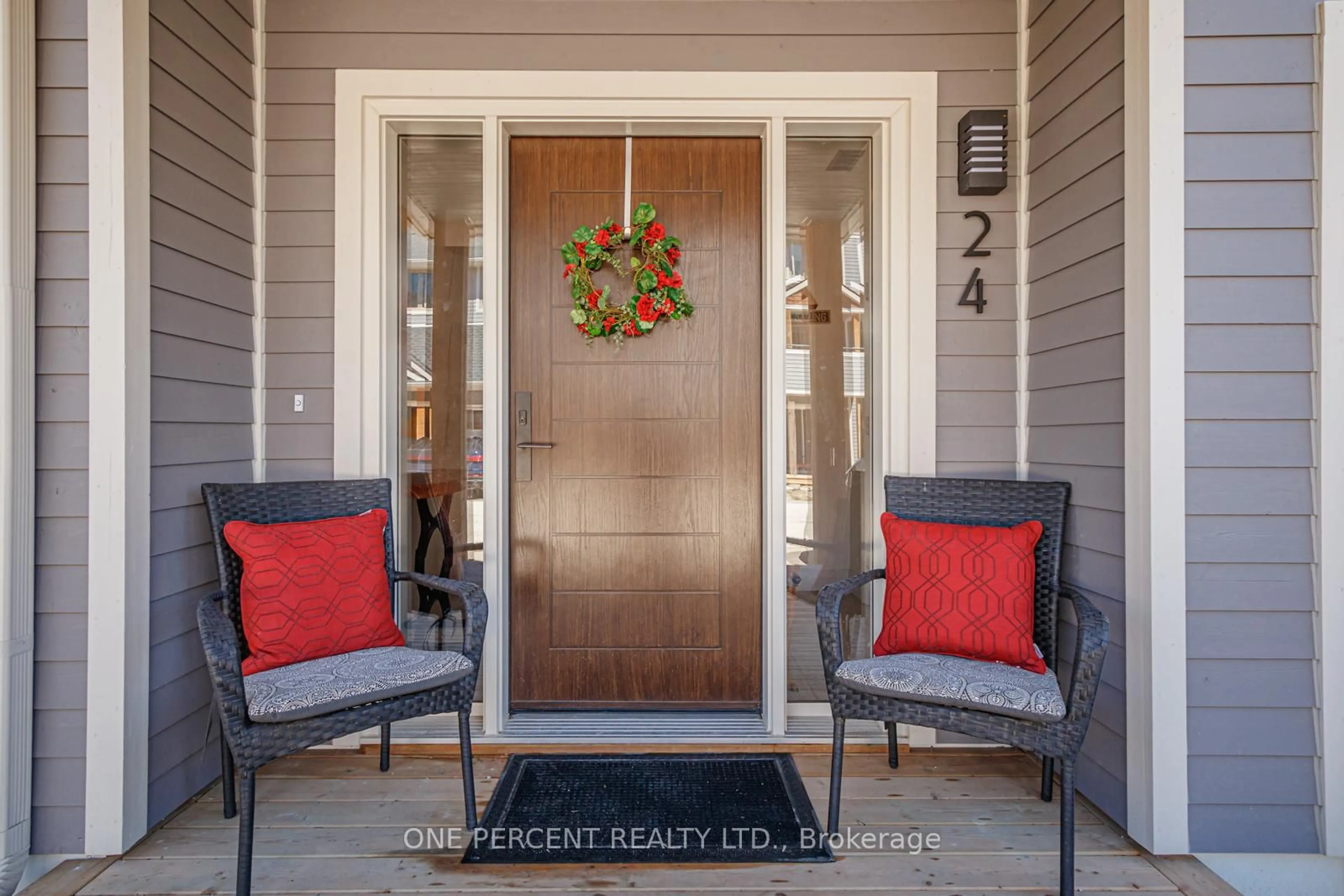 Indoor entryway for 24 Starboard Rd, Collingwood Ontario L9Y 5C8