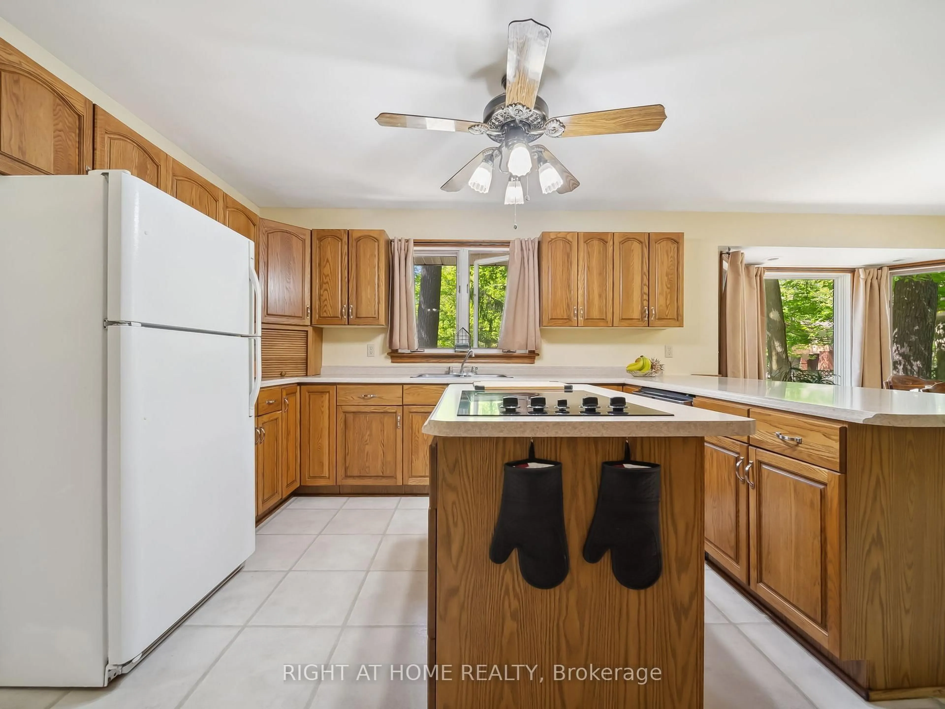 Unknown for 1857 Kensington Pl, Severn Ontario L3V 7J8