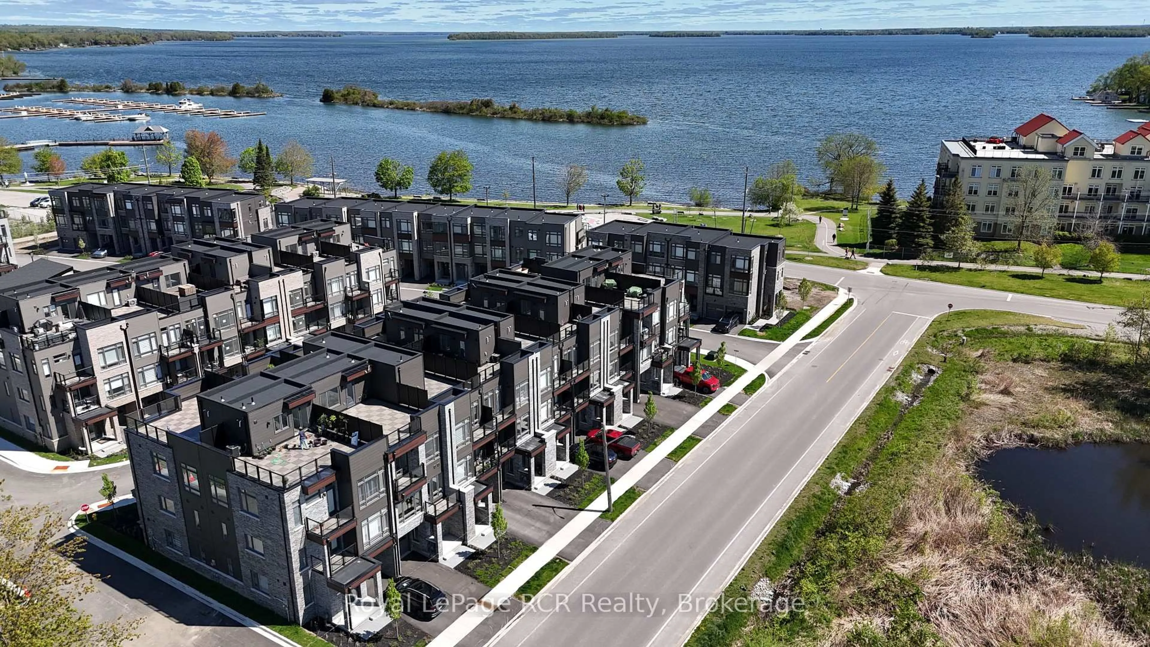 A pic from outside/outdoor area/front of a property/back of a property/a pic from drone, water/lake/river/ocean view for 150 Elgin St, Orillia Ontario L3V 8P7