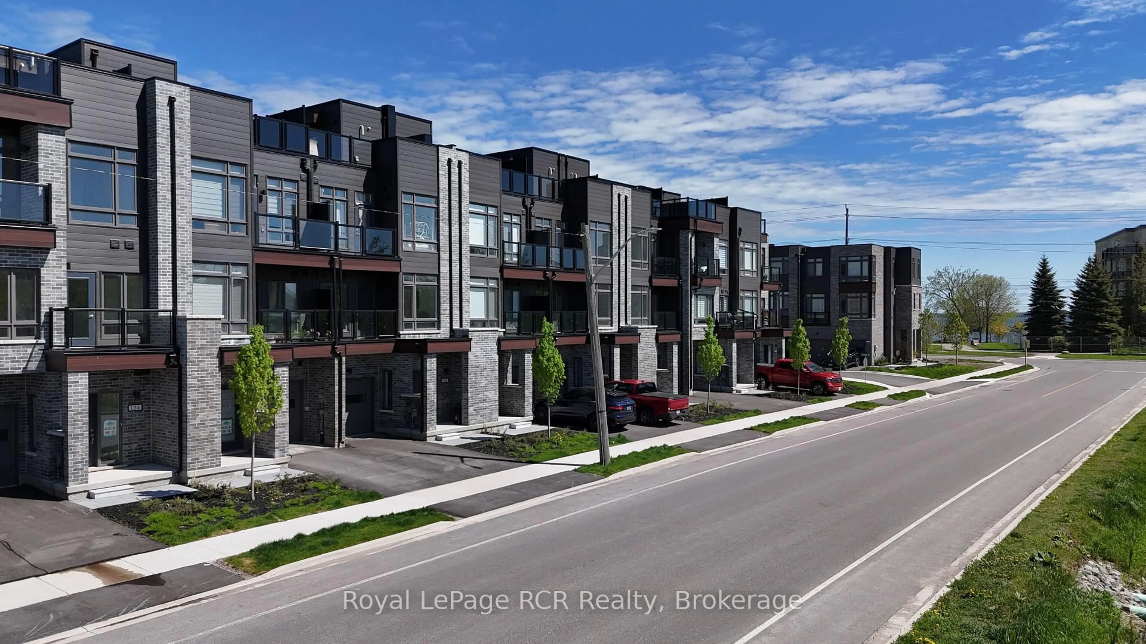 A pic from outside/outdoor area/front of a property/back of a property/a pic from drone, street for 150 Elgin St, Orillia Ontario L3V 8P7