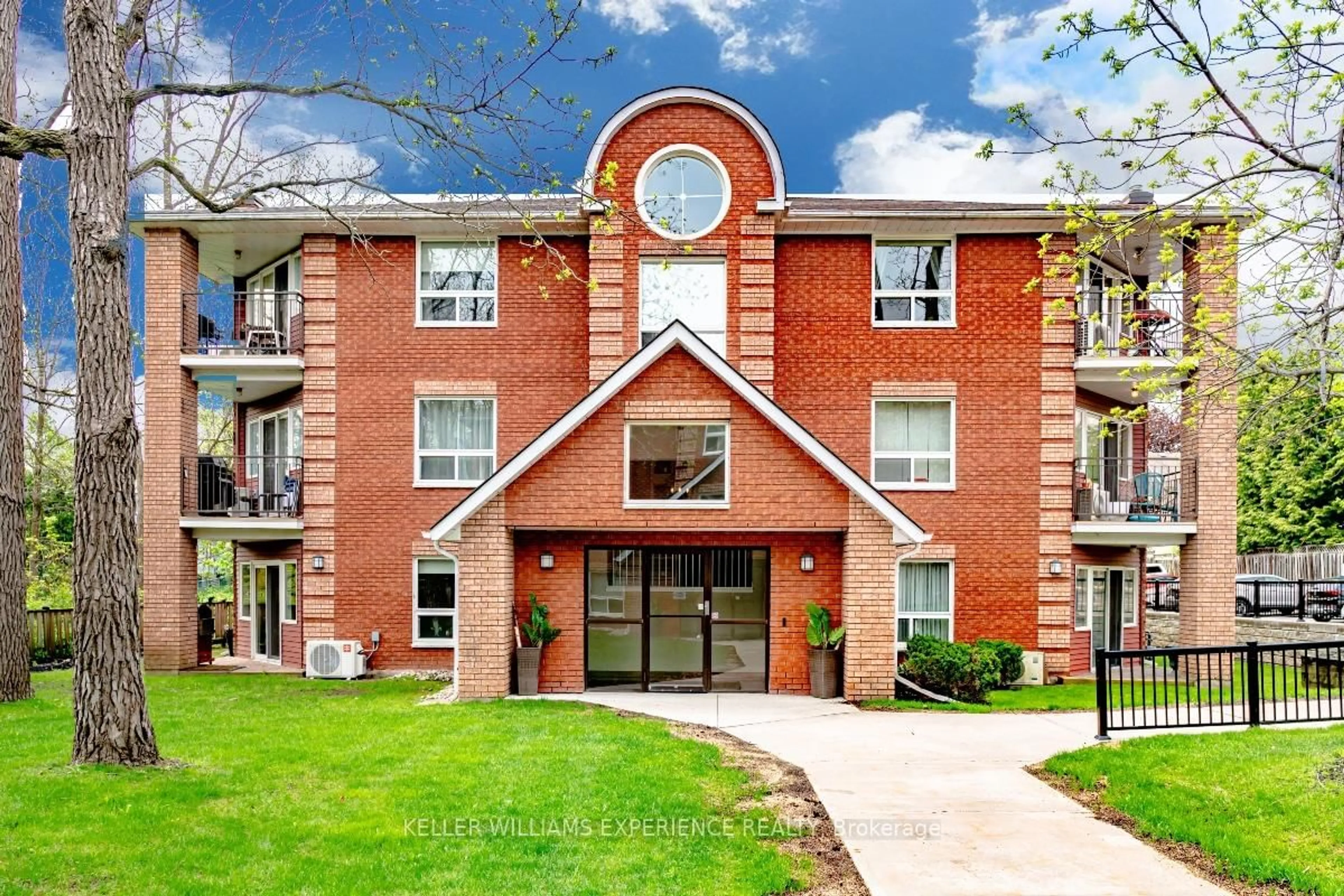 Home with brick exterior material, building for 131 Clapperton St #204, Barrie Ontario L4M 3G3