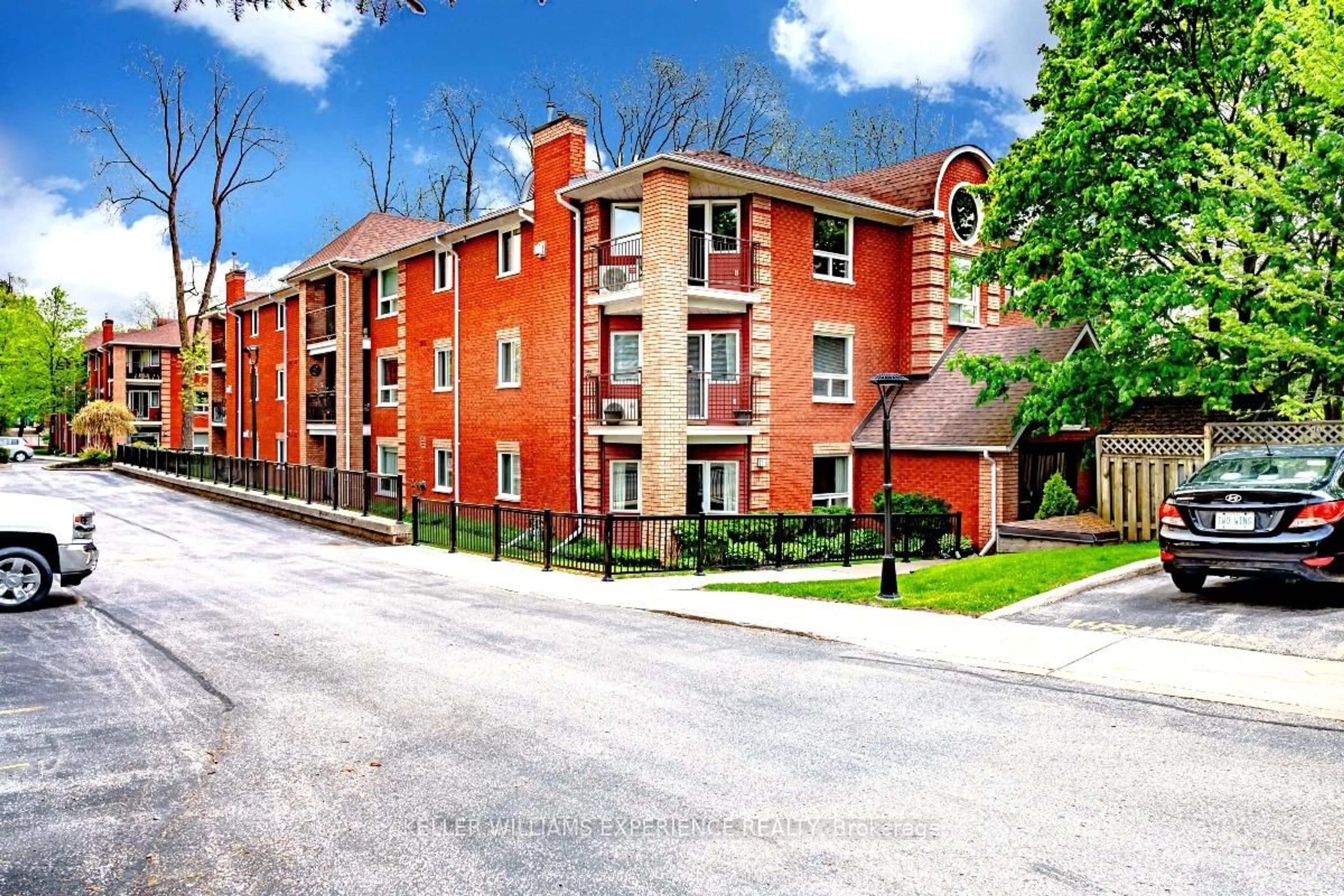 Patio, street for 131 Clapperton St #204, Barrie Ontario L4M 3G3