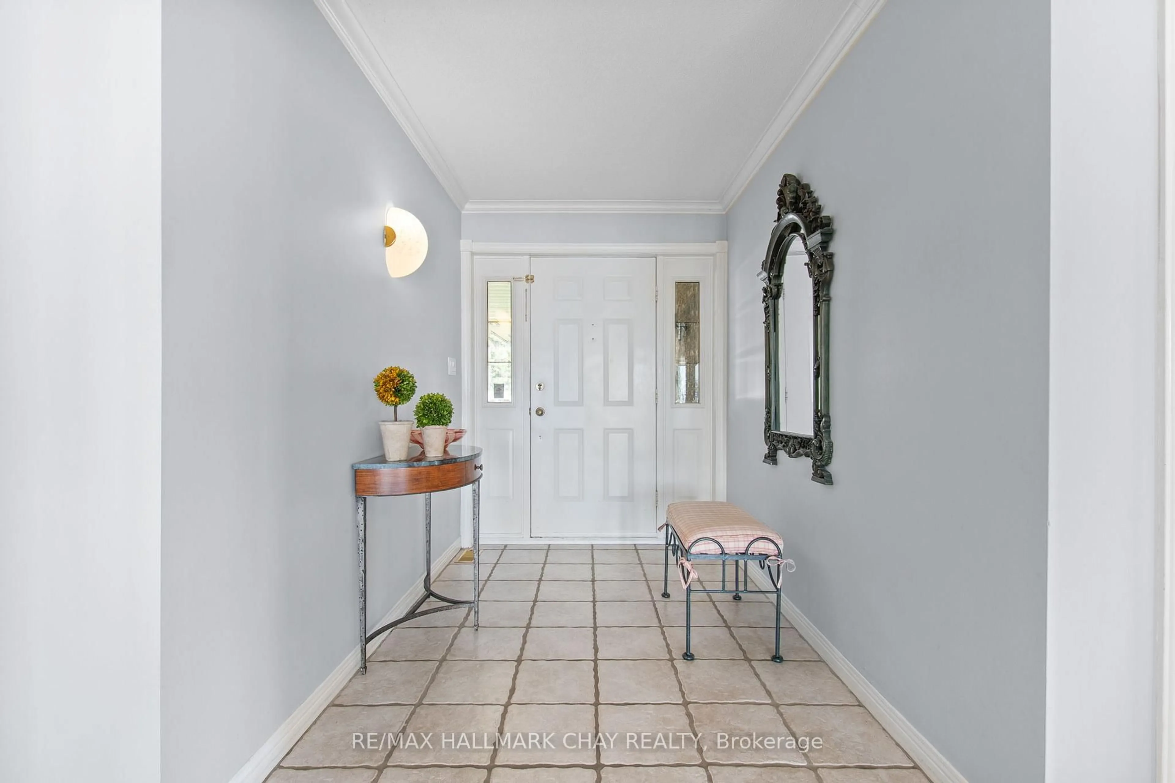 Indoor entryway for 9 Blueridge Cres, Oro-Medonte Ontario L3V 0K2