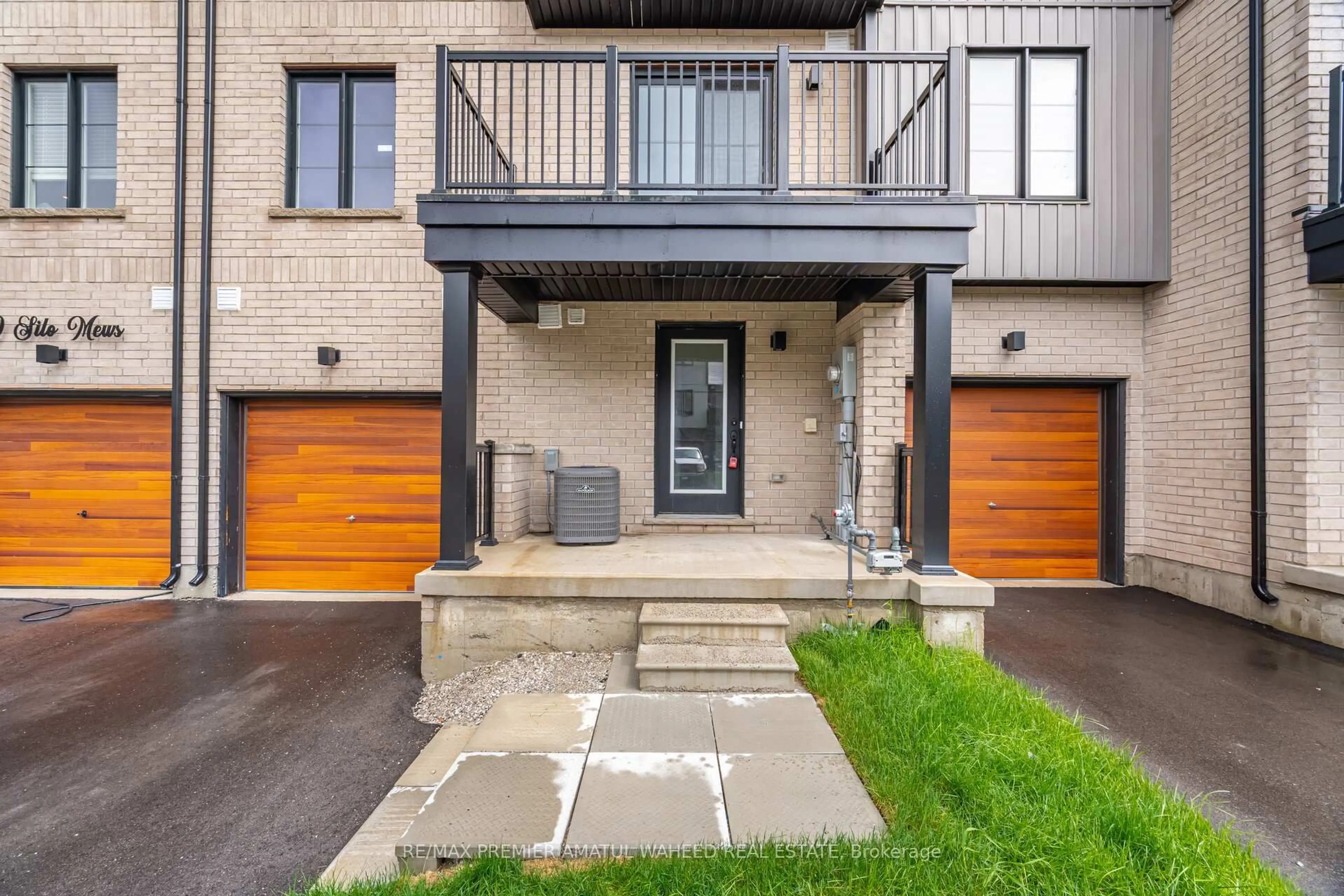 Unknown for 28 Silo Mews, Barrie Ontario L9J 0C2