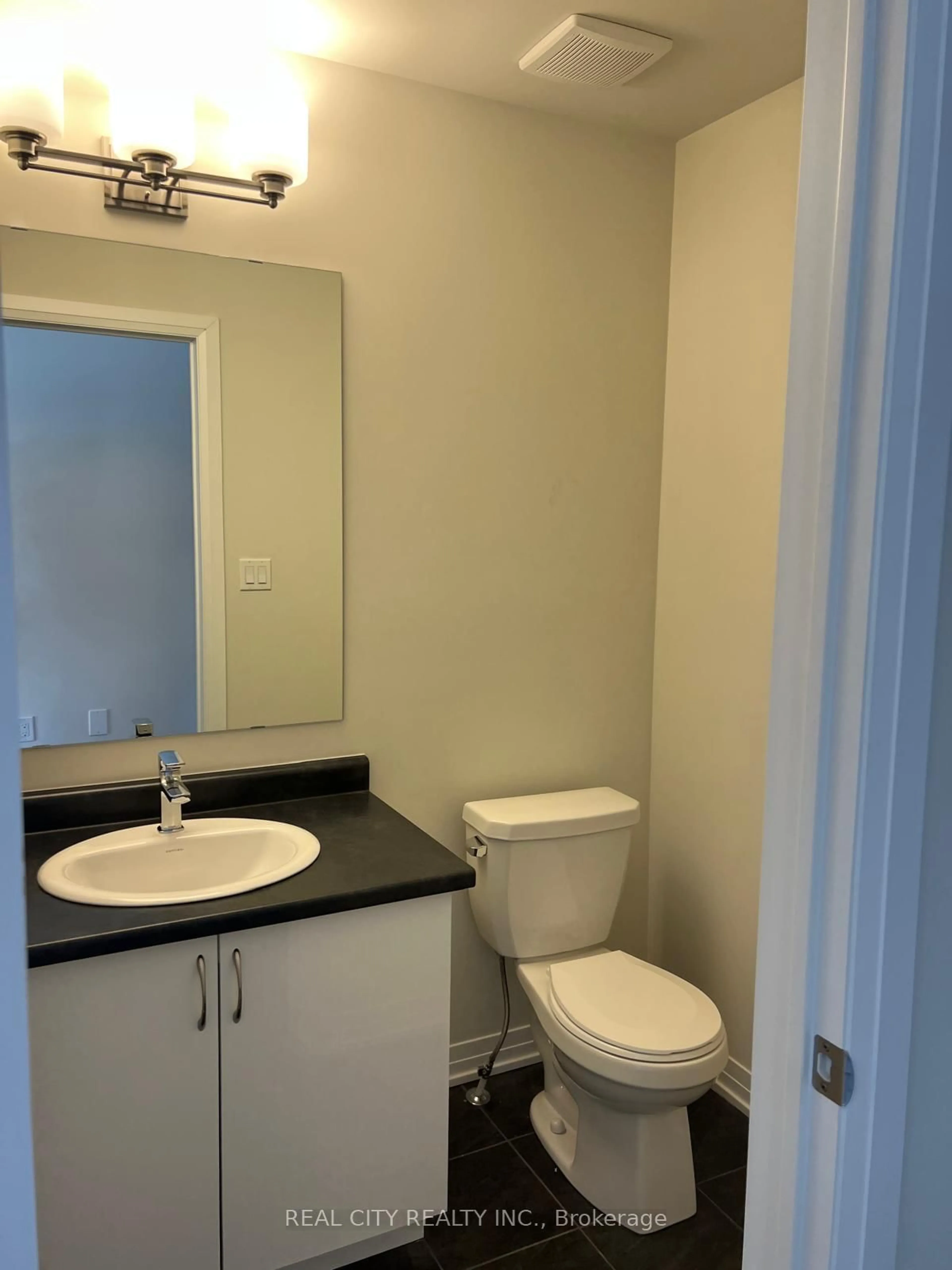 Standard bathroom, unknown for 3063 Sandy Acres Ave, Severn Ontario L3V 6H3
