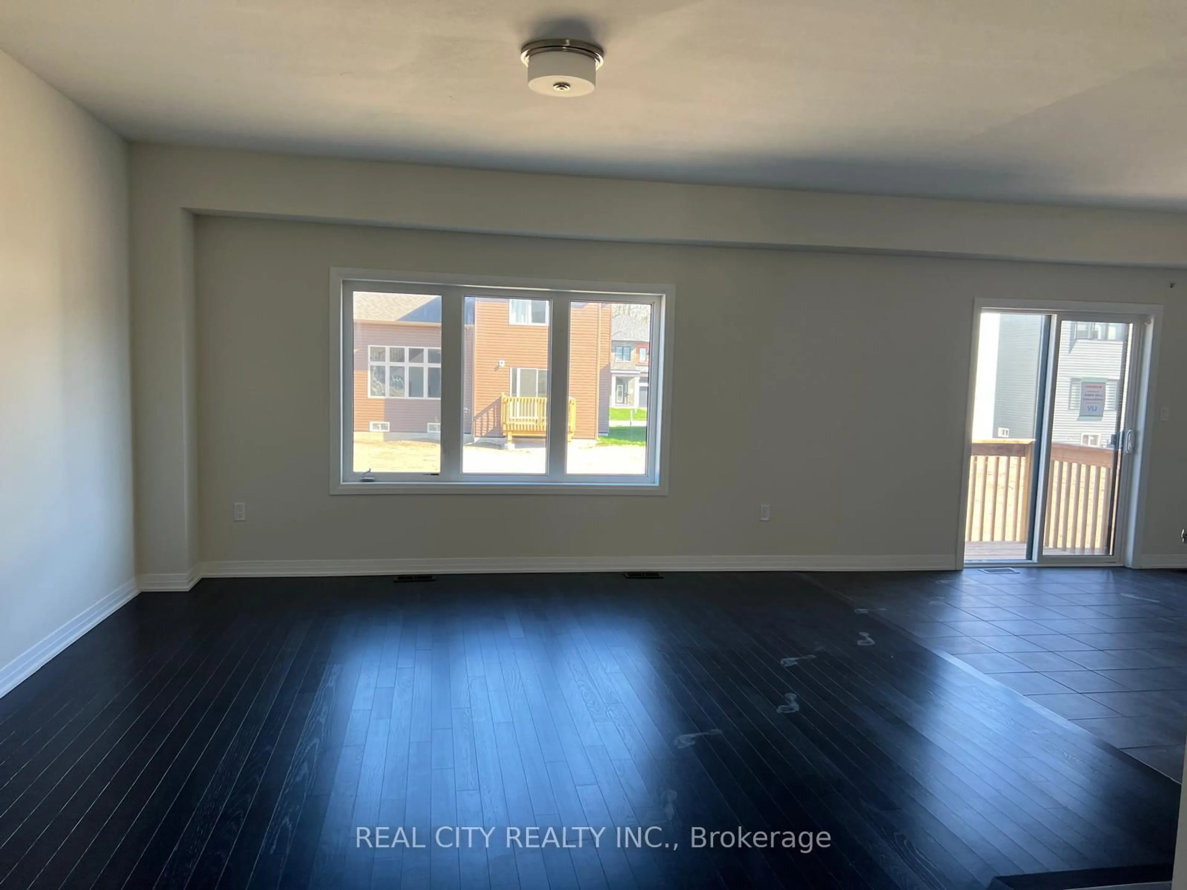 A pic of a room for 3063 Sandy Acres Ave, Severn Ontario L3V 6H3