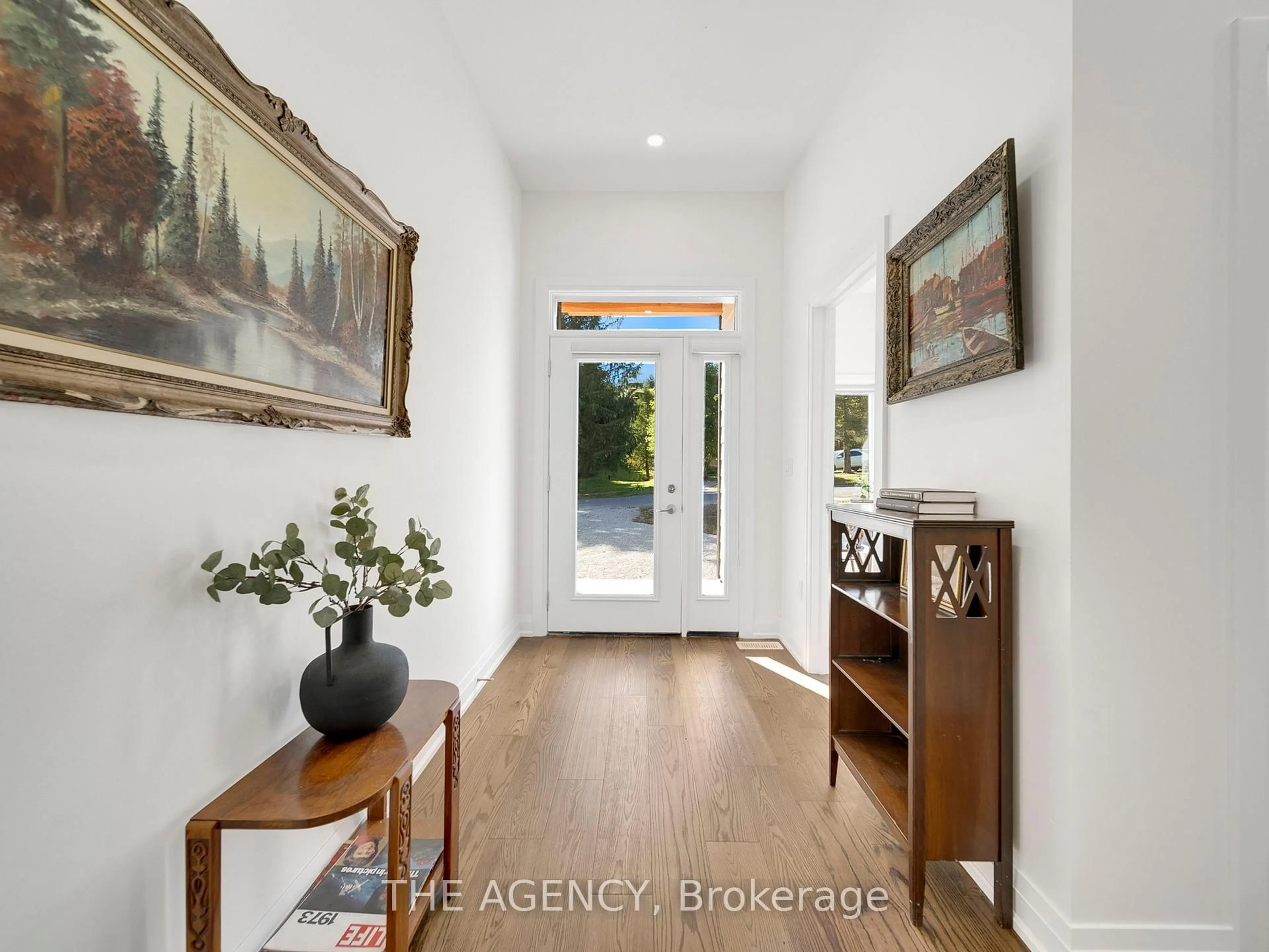 Indoor entryway for 3963 Hilltop Rd, Ramara Ontario L3V 0S2