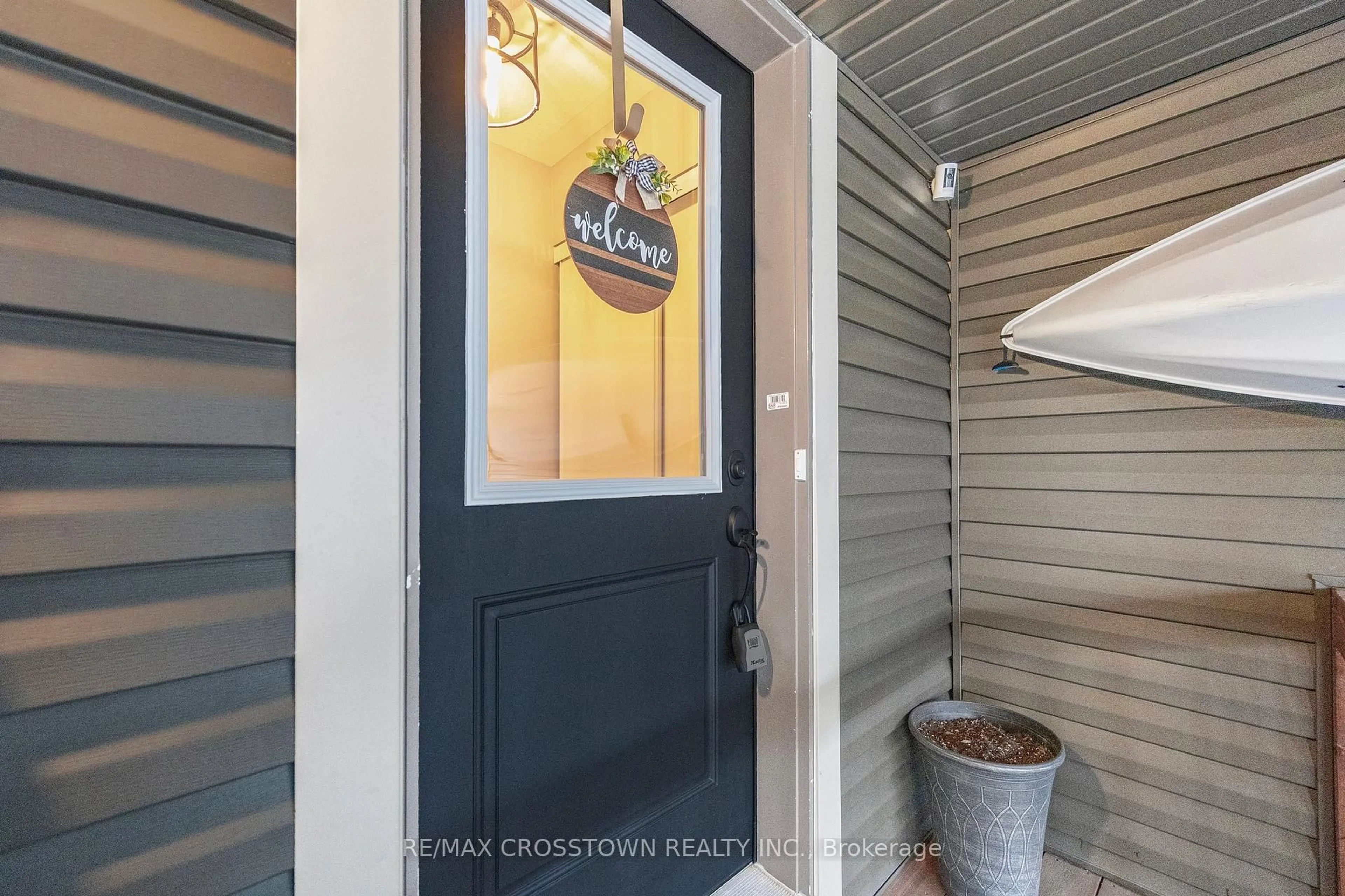 Indoor entryway for 73 Andean Lane, Barrie Ontario L9J 0J4