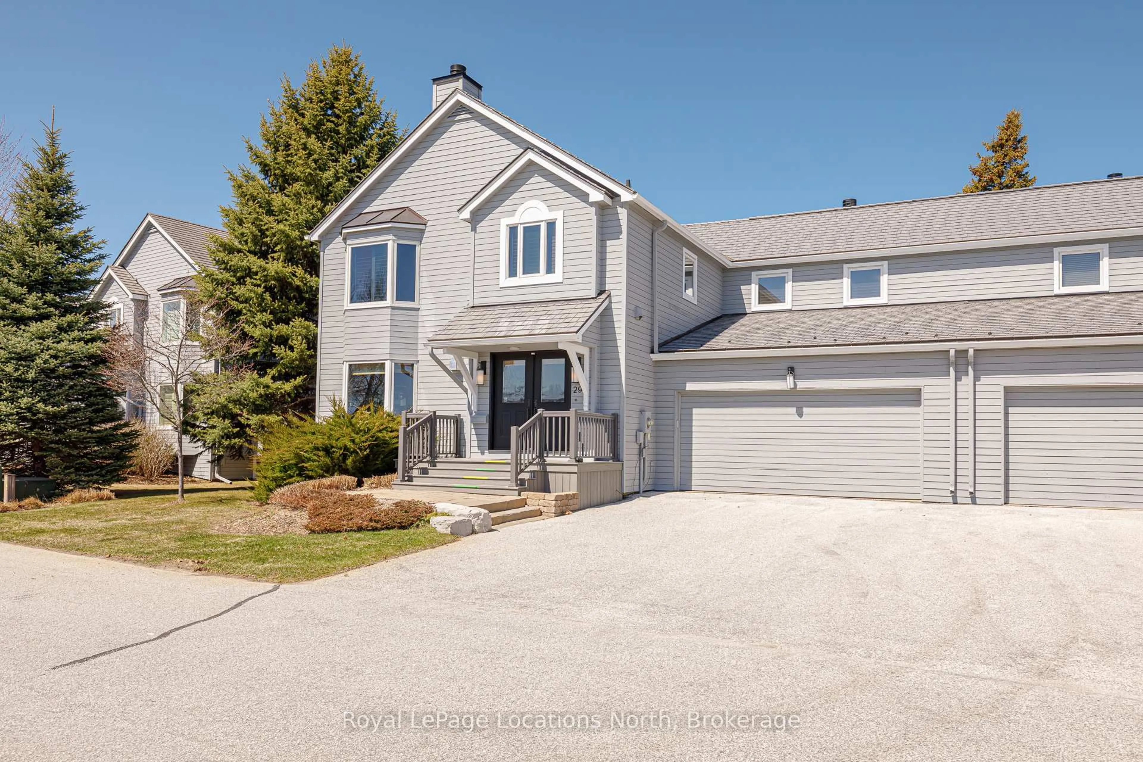 Home with vinyl exterior material, street for 29 Mariners Haven, Collingwood Ontario L9Y 5B5