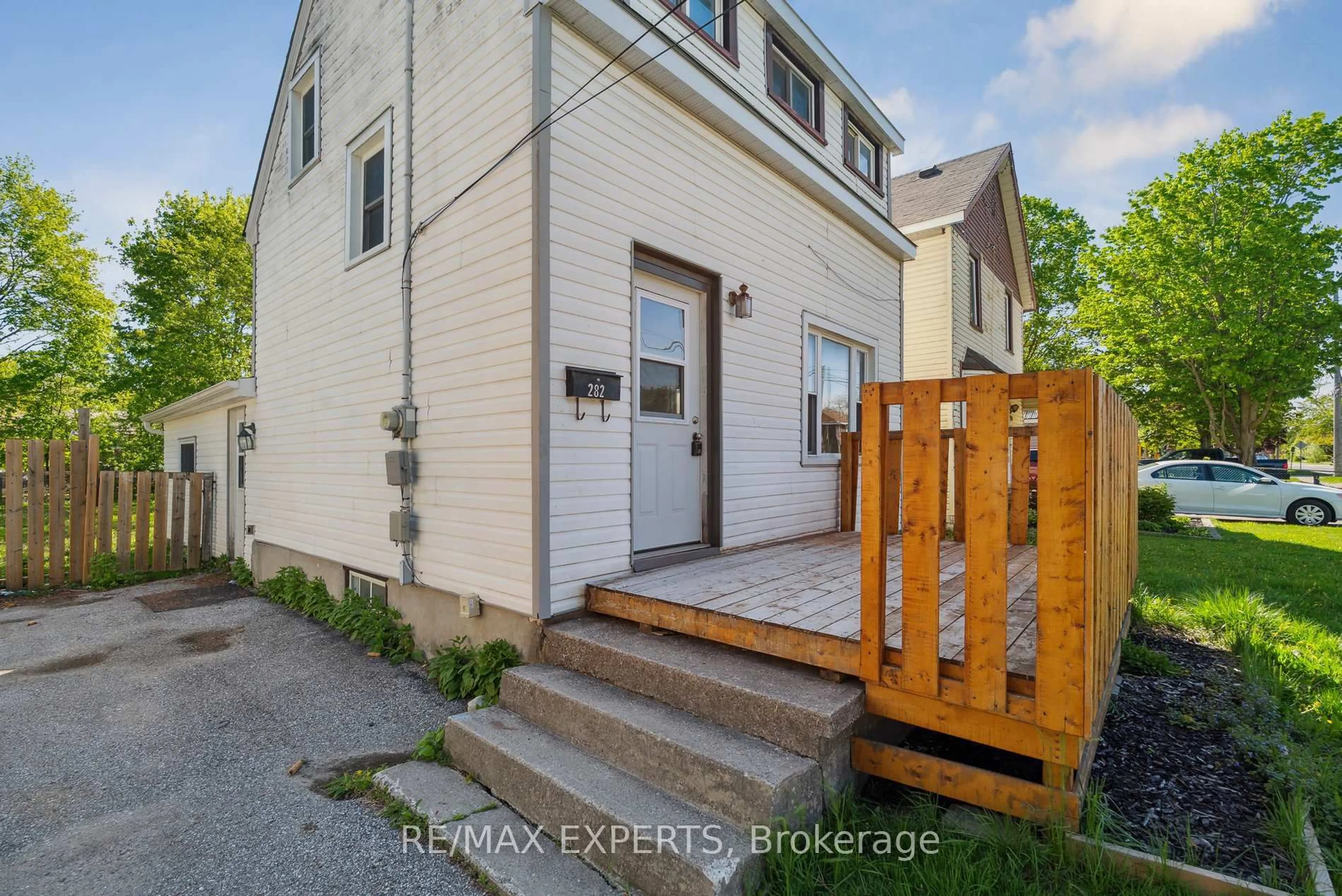 Unknown for 282 Gill St, Orillia Ontario L3V 4K4