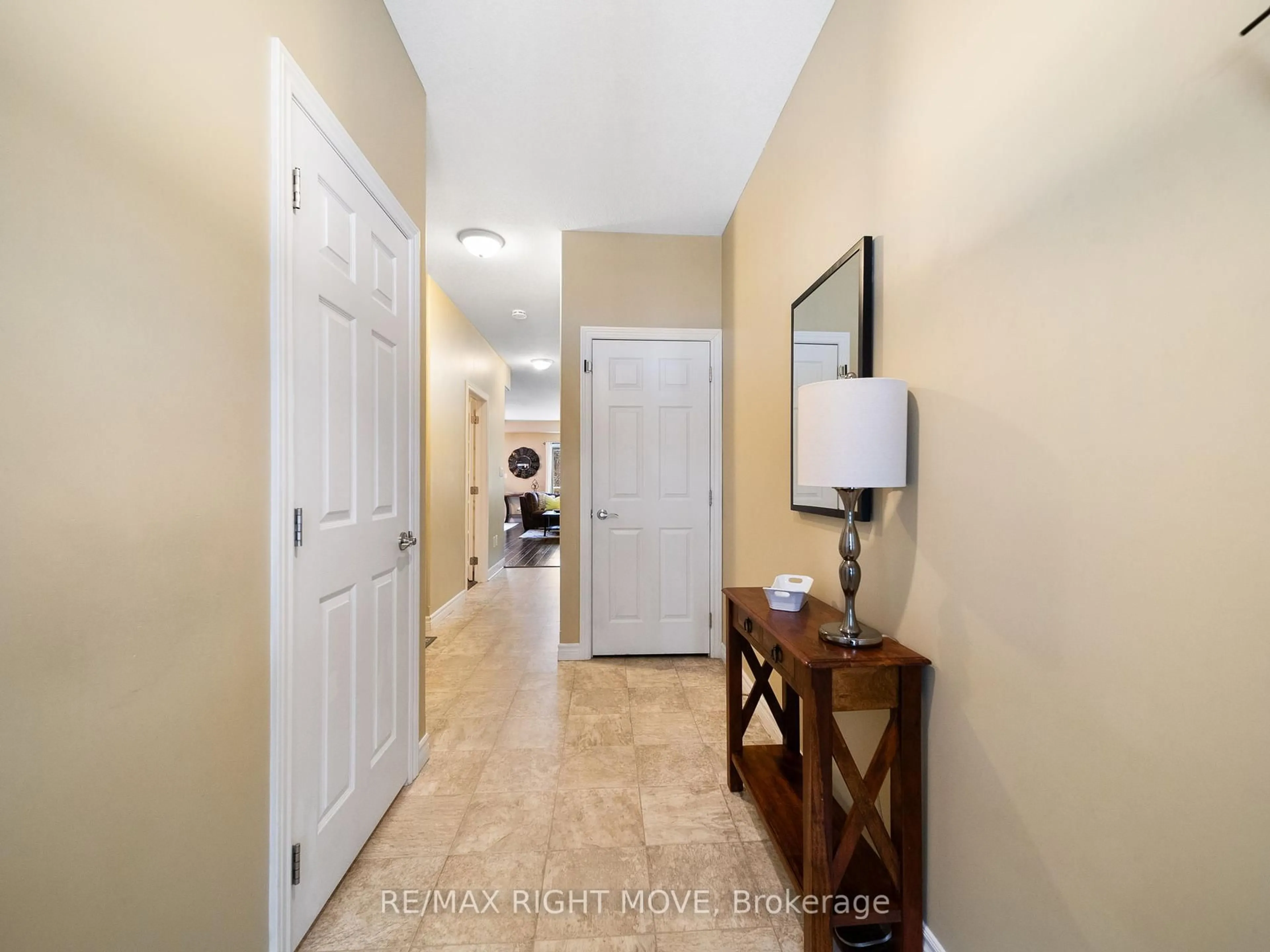 Indoor entryway for 30 Taylor Dr, Orillia Ontario L3V 0C7