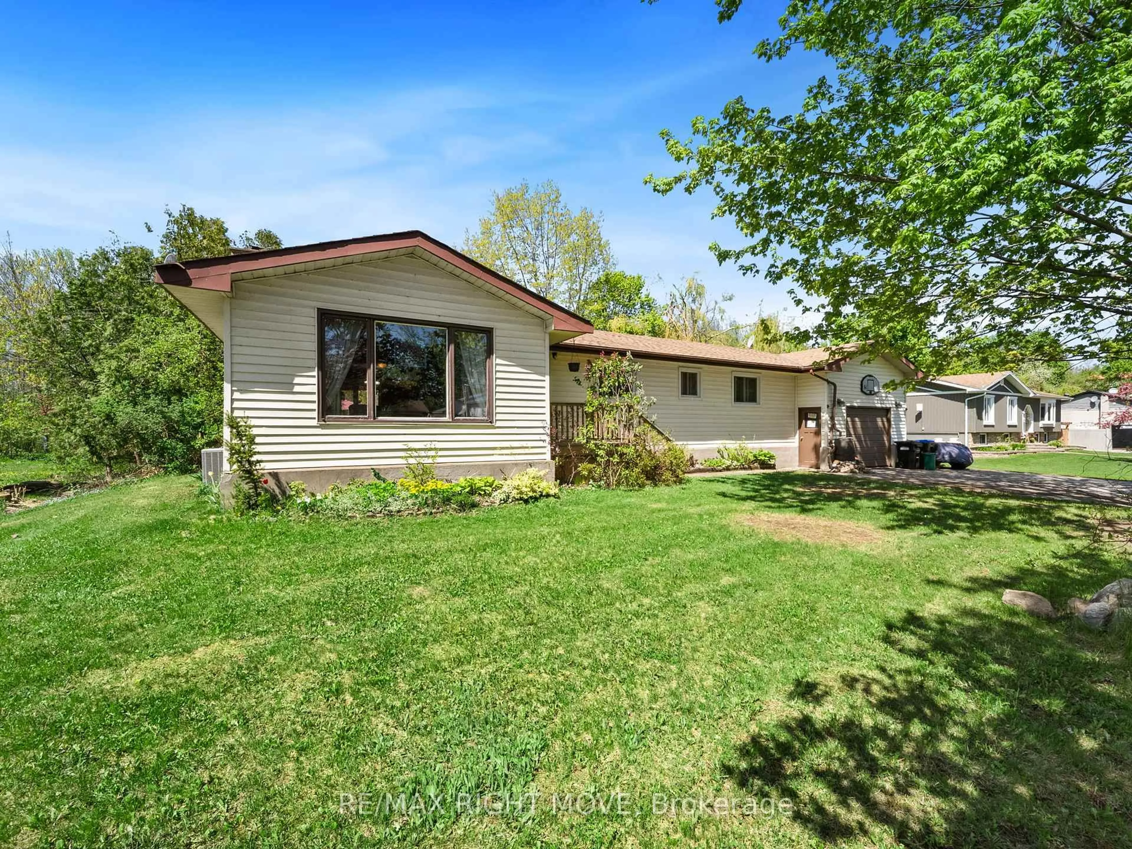 A pic from outside/outdoor area/front of a property/back of a property/a pic from drone, unknown for 4462 Orkney Hts, Ramara Ontario L3V 0S1