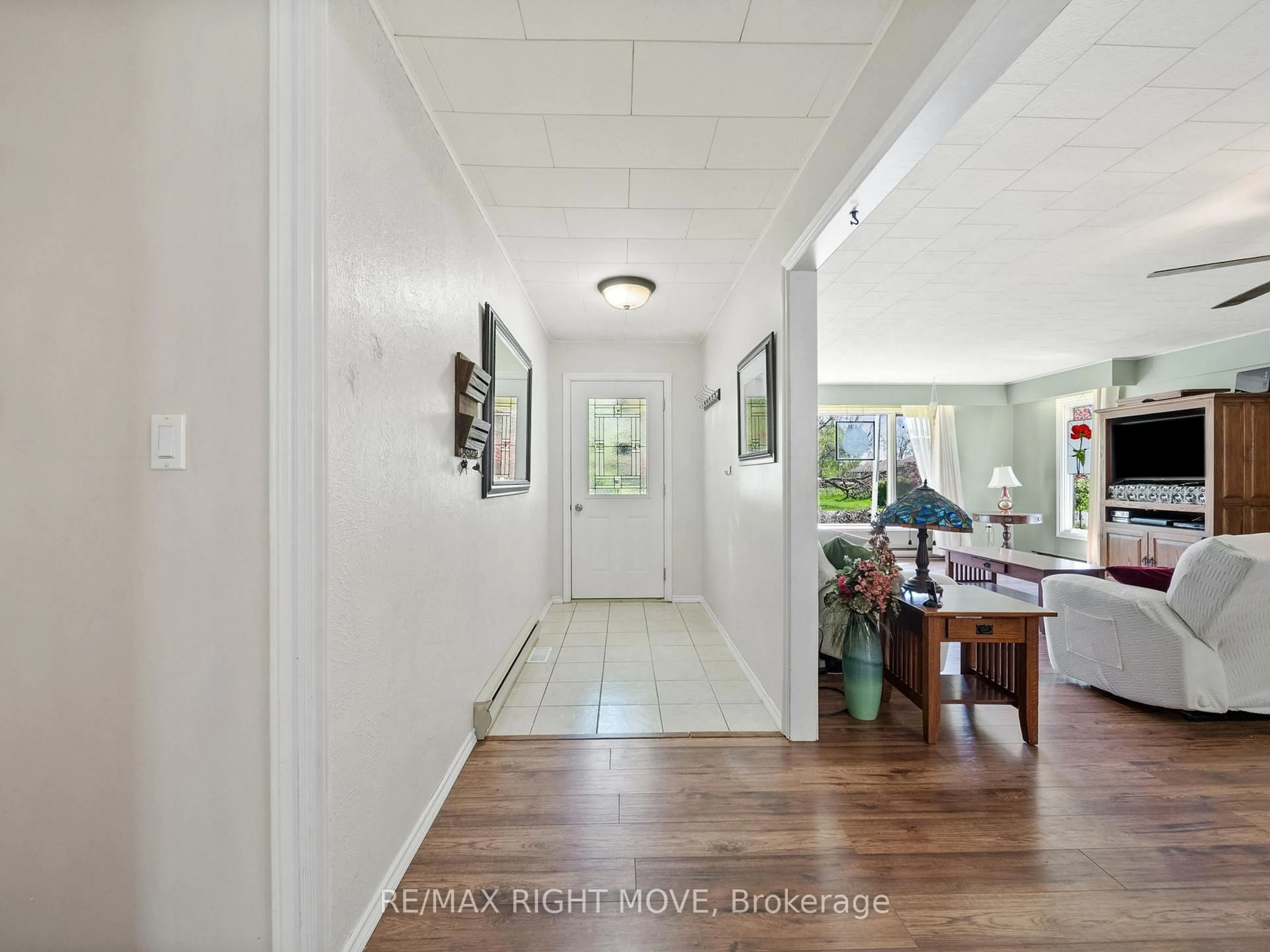 Indoor entryway for 4462 Orkney Hts, Ramara Ontario L3V 0S1