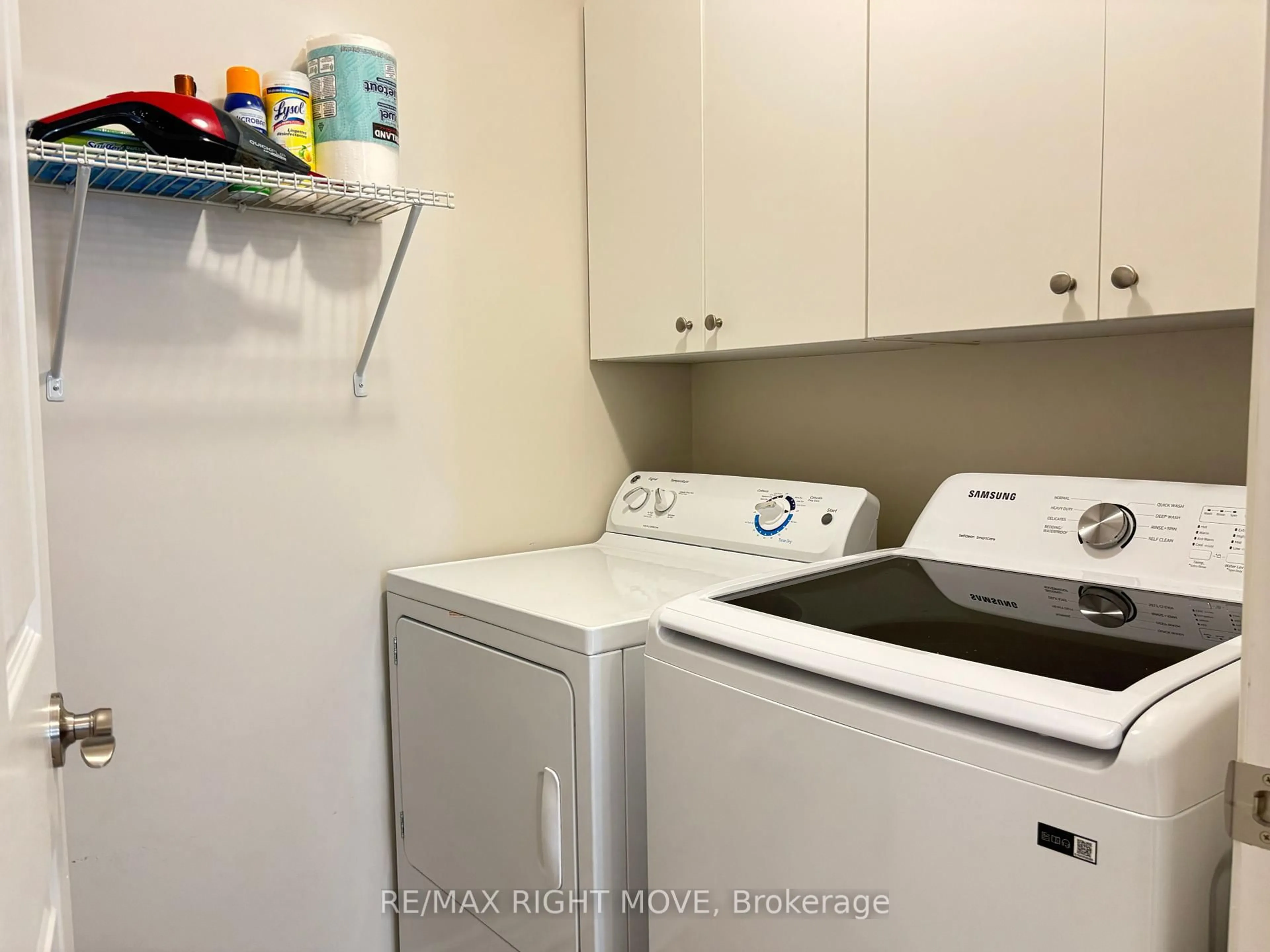 Laundry room for 123 Lucy Lane, Orillia Ontario L3V 0G3