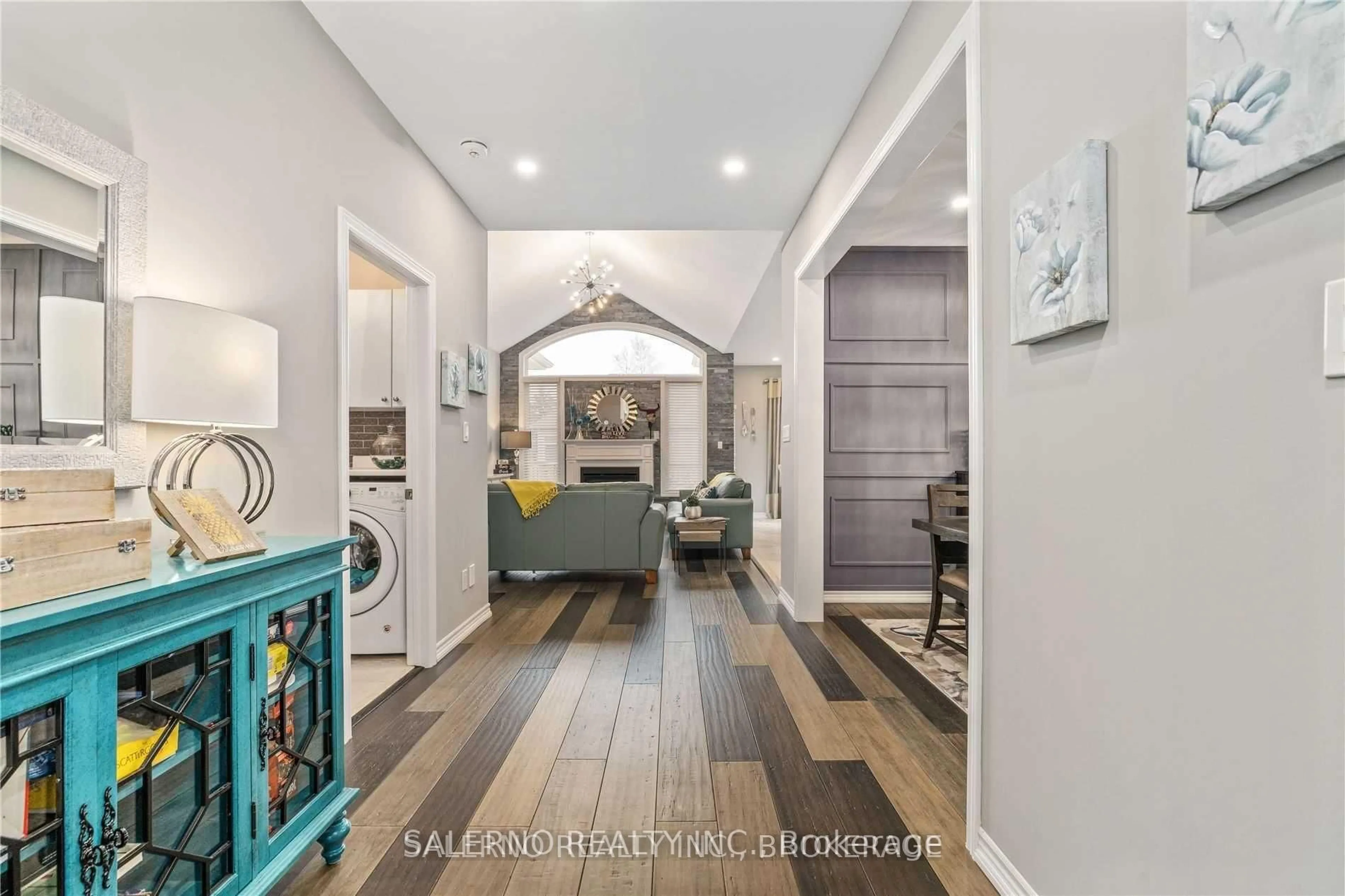 Indoor entryway for 92 Allegra St, Wasaga Beach Ontario L9Z 0H2