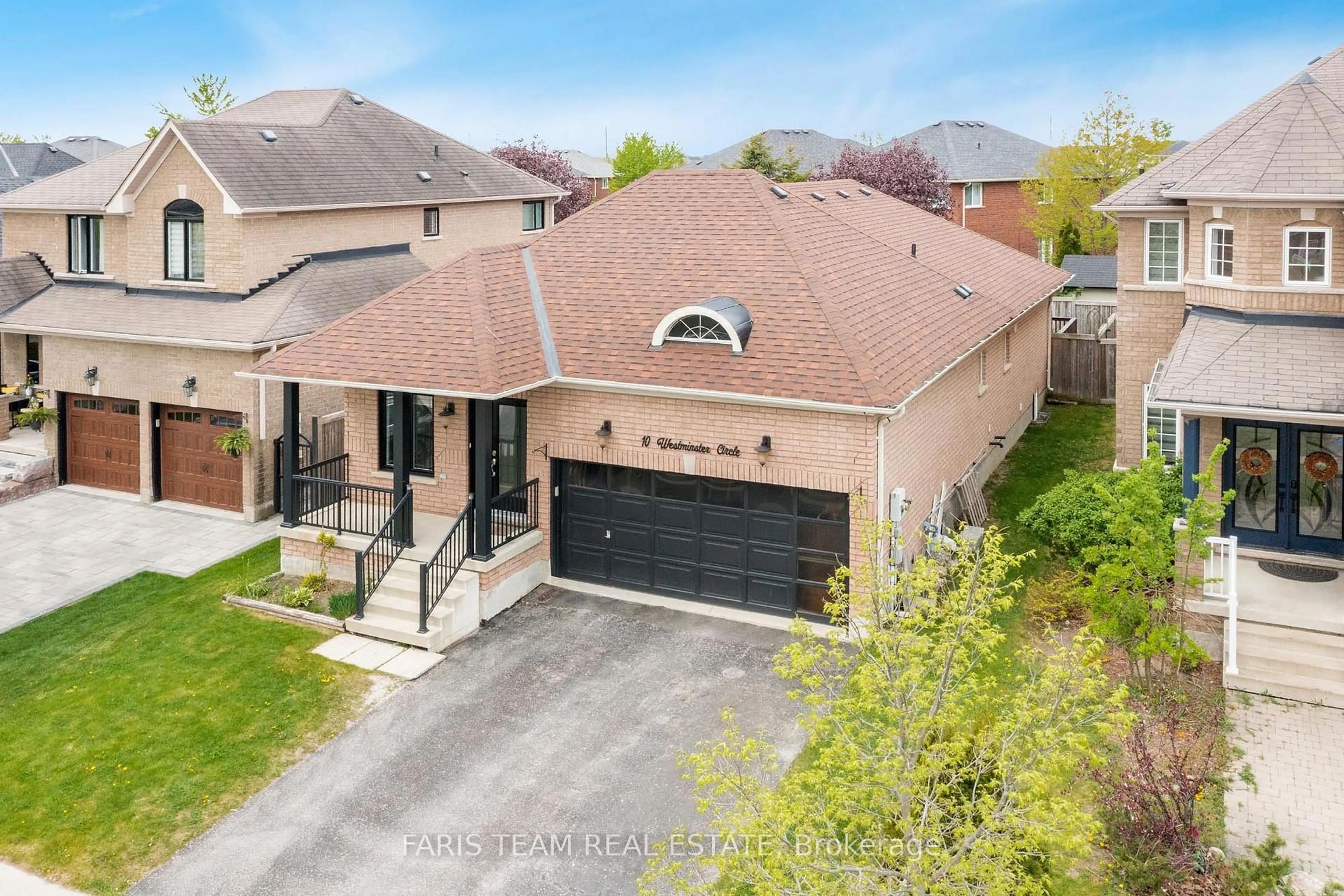 A pic from outside/outdoor area/front of a property/back of a property/a pic from drone, street for 10 Westminster Circ, Barrie Ontario L4M 0A3