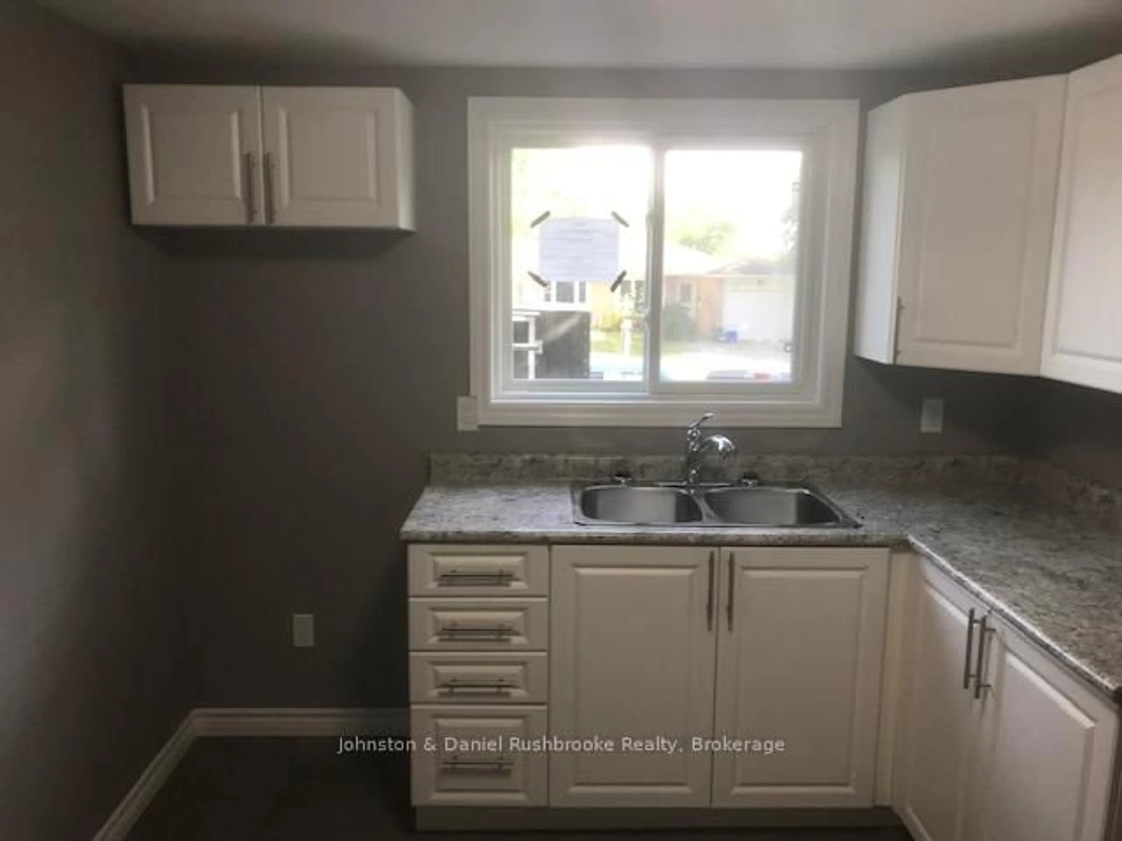 Standard kitchen, unknown for 28 Grove St, Barrie Ontario L4M 2N7