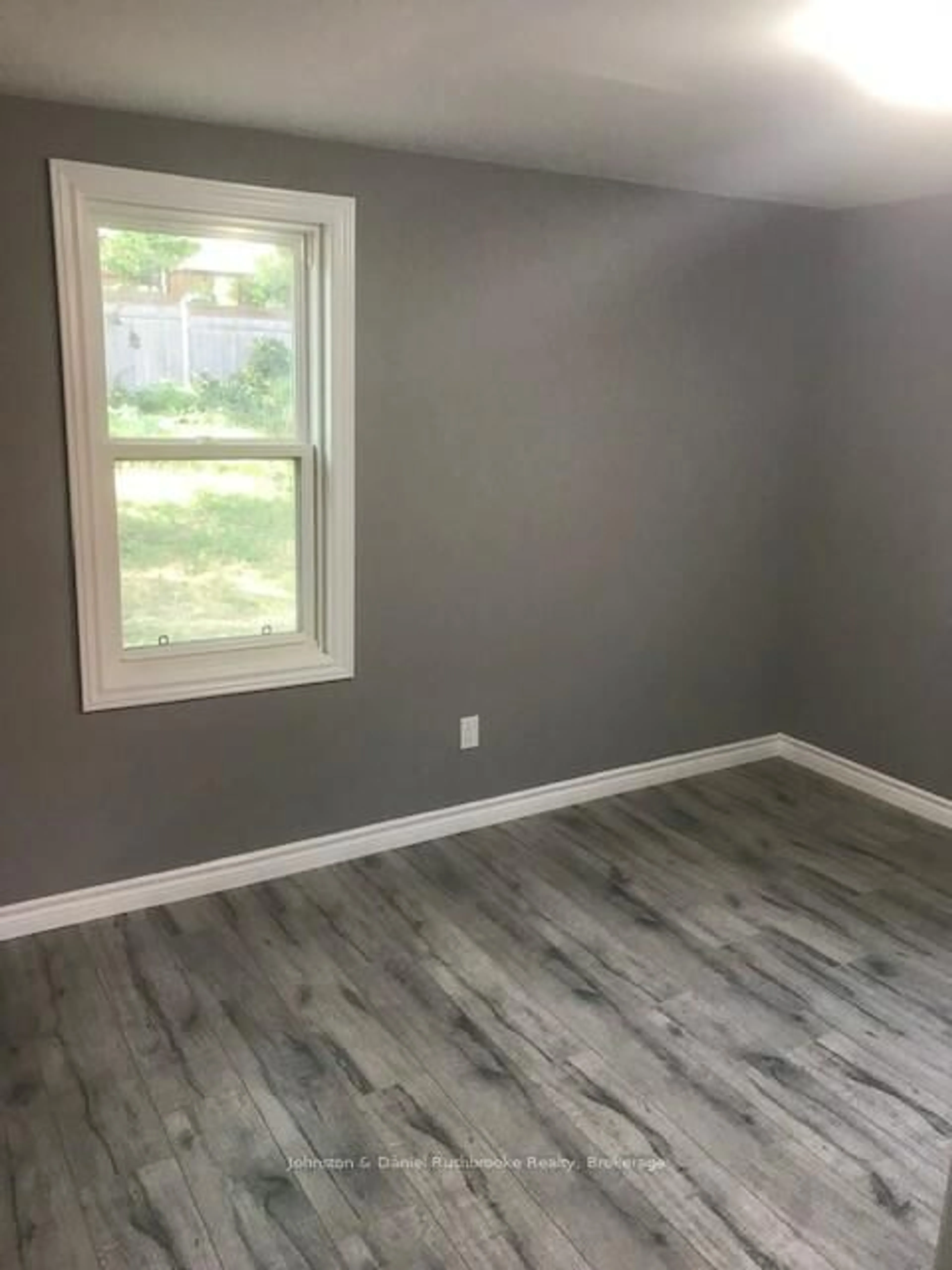 A pic of a room for 28 Grove St, Barrie Ontario L4M 2N7