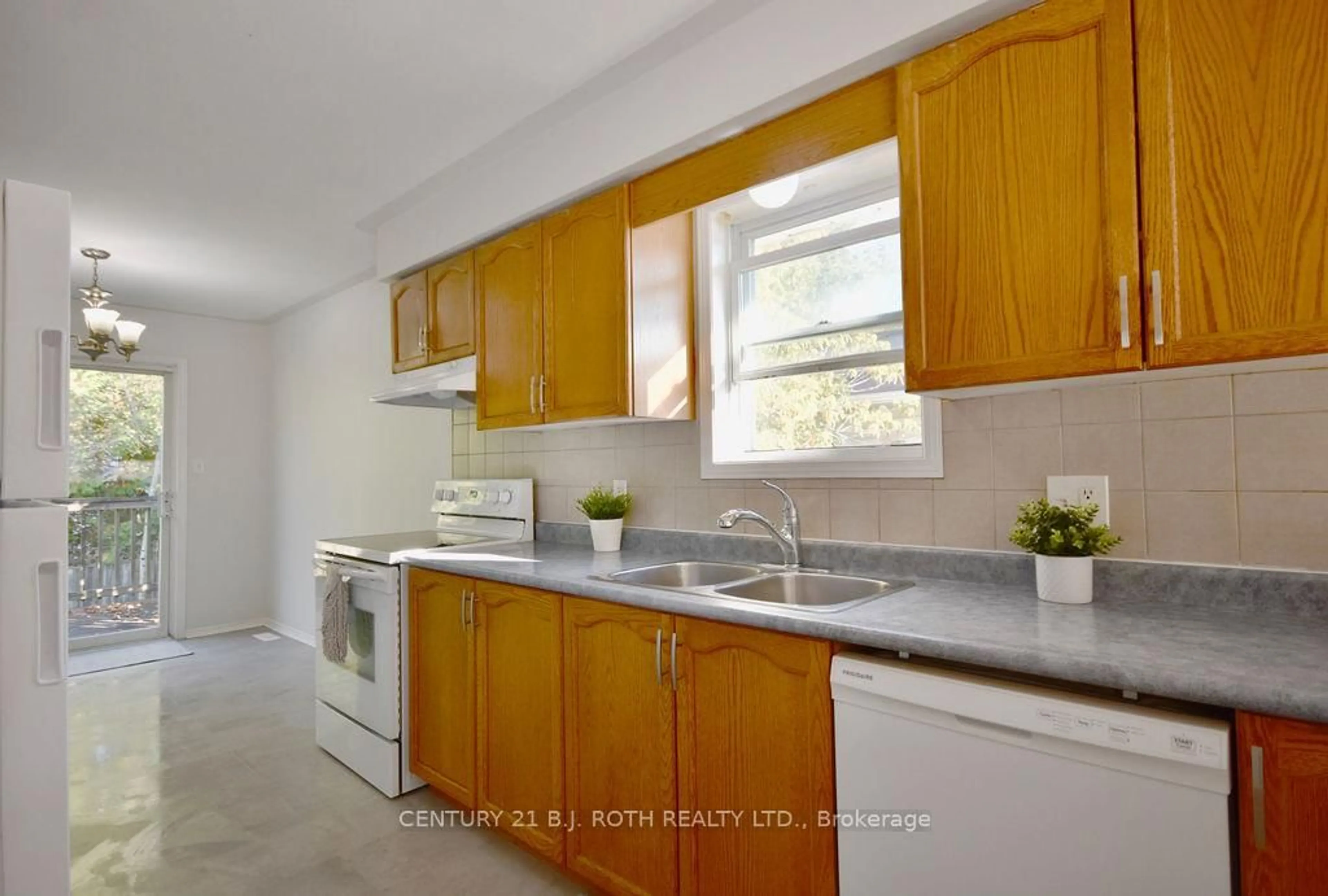 Standard kitchen, unknown for 22 Louise Lane, Orillia Ontario L3V 7W1
