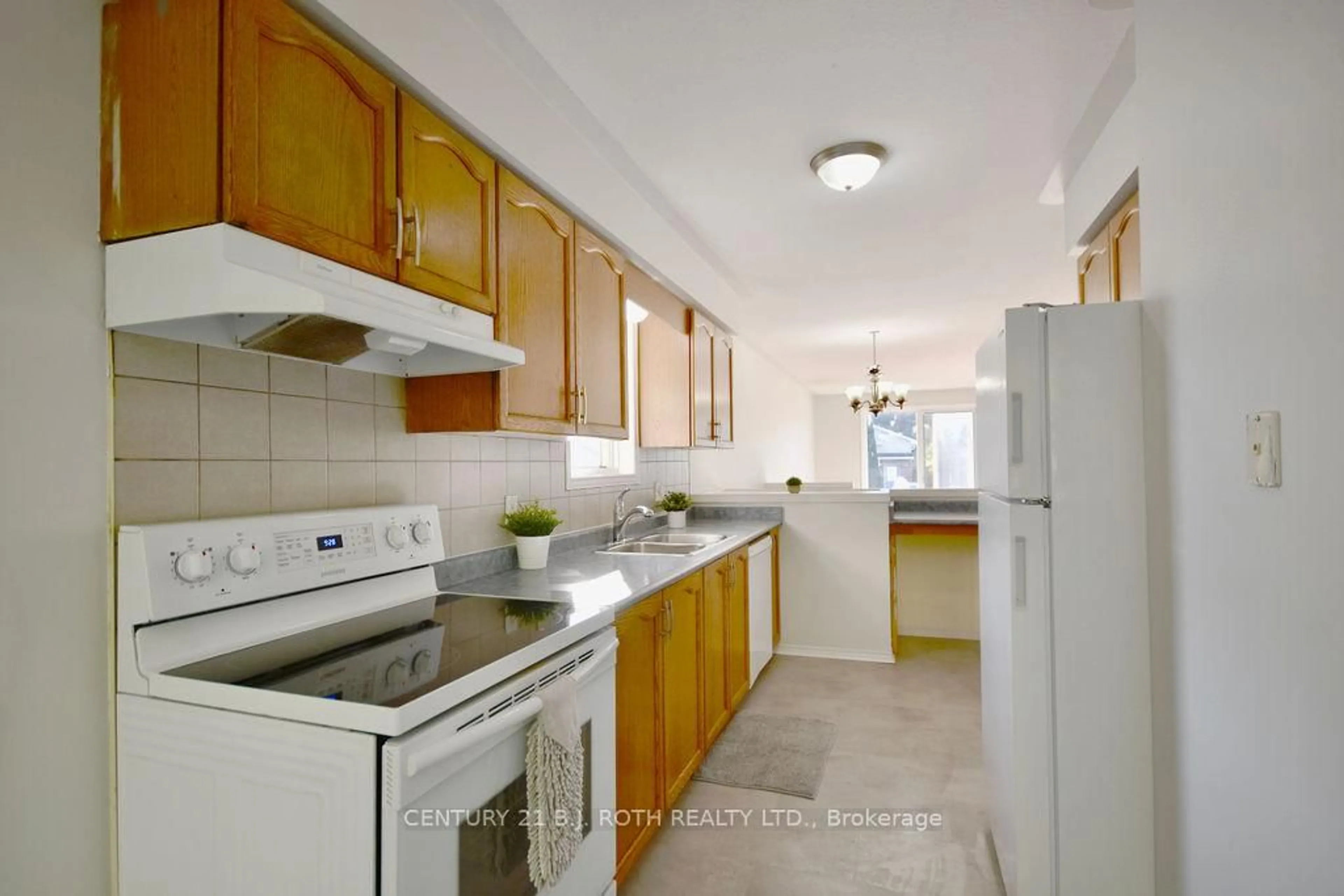 Standard kitchen, ceramic/tile floor for 22 Louise Lane, Orillia Ontario L3V 7W1