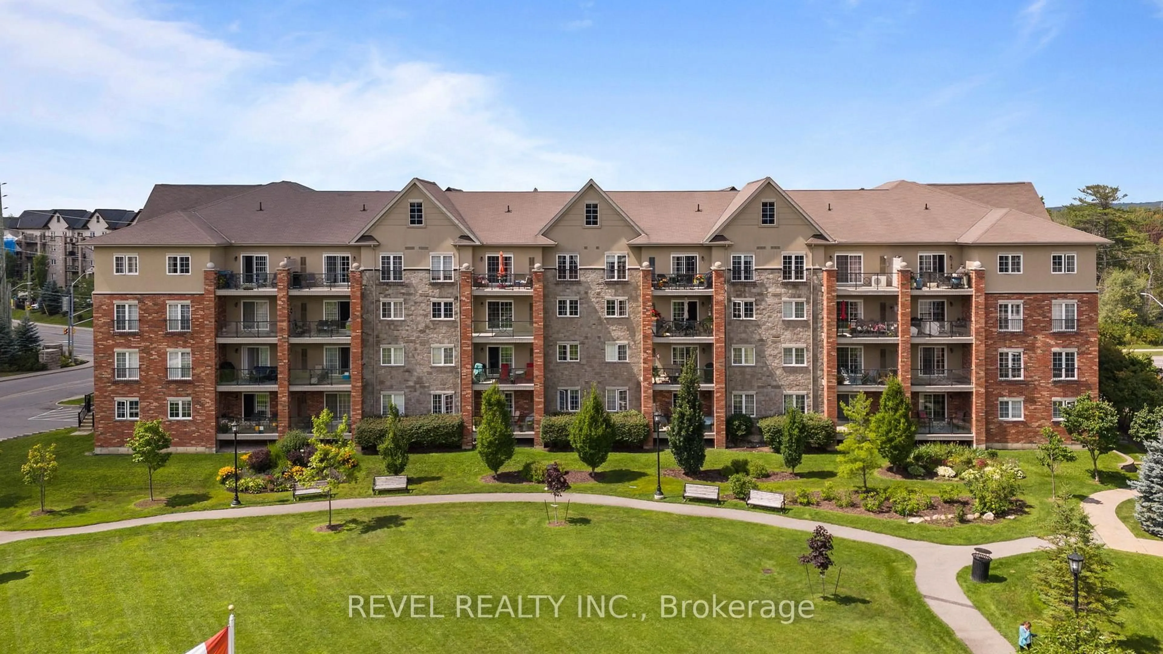 A pic from outside/outdoor area/front of a property/back of a property/a pic from drone, unknown for 39 Ferndale Dr #106, Barrie Ontario L4N 5T5