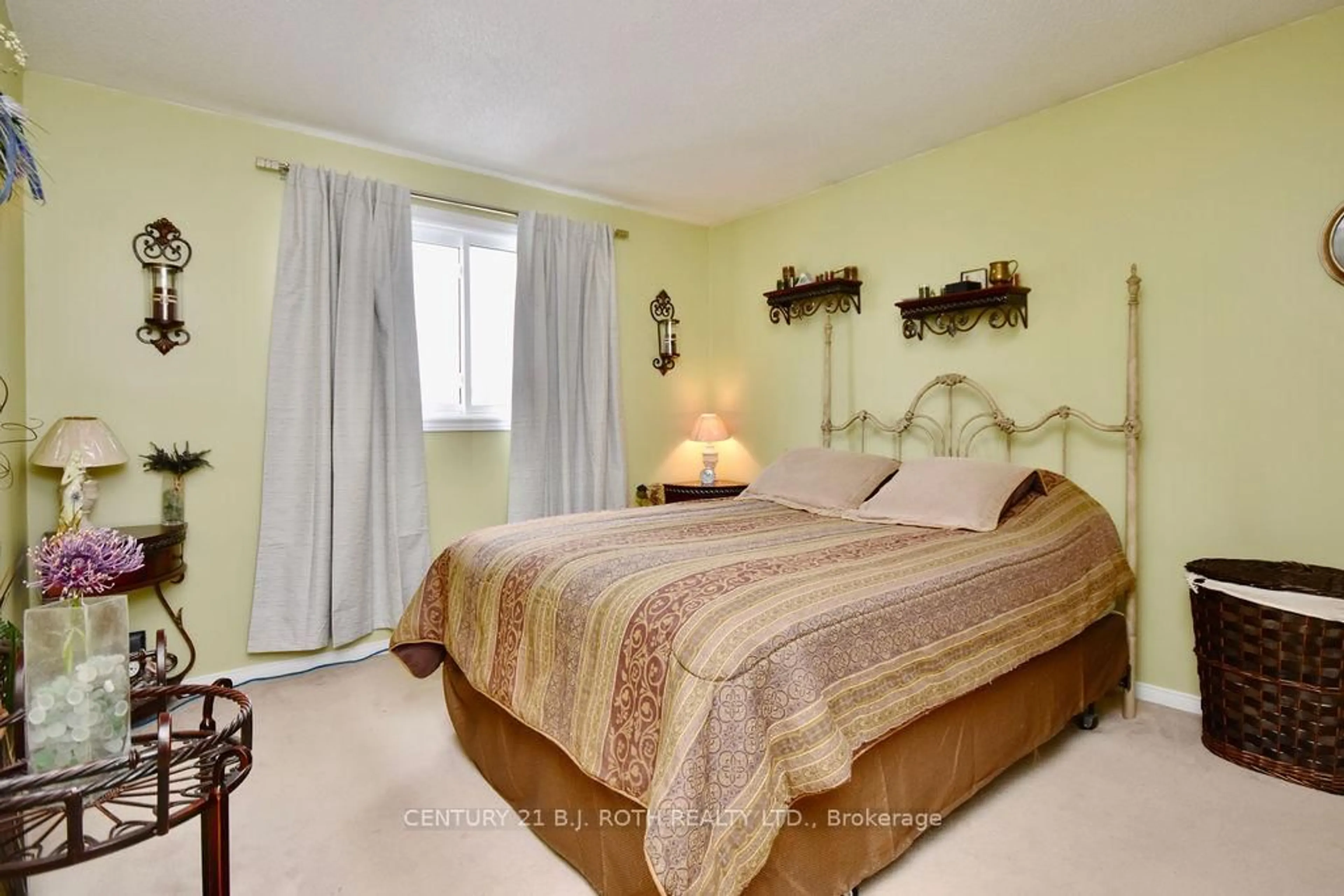 Bedroom with bed, unknown for 47 D'ambrosio Dr, Barrie Ontario L4N 6V6