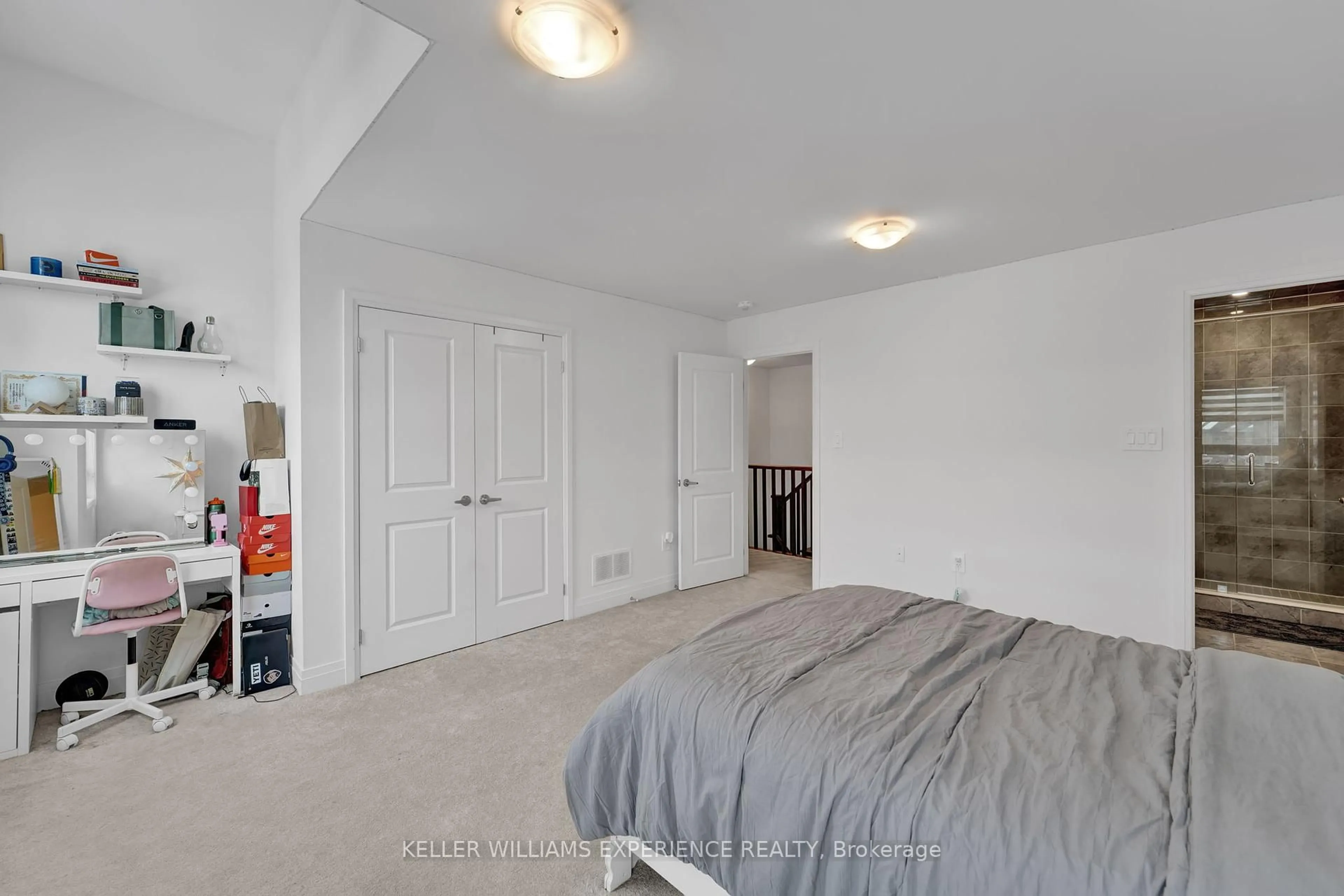 A pic of a room for 25 Paddington Grve, Barrie Ontario L9J 0J3