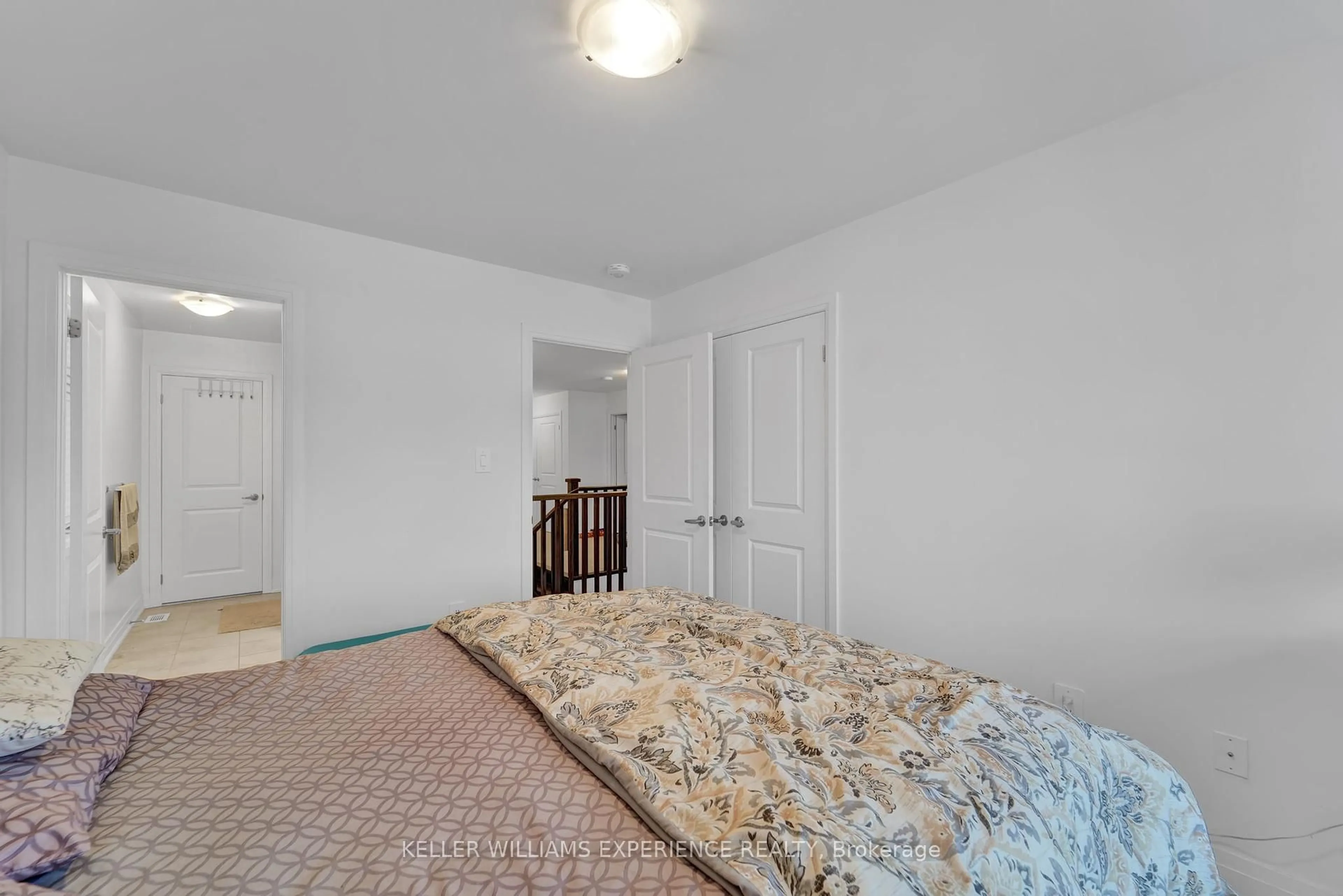 A pic of a room for 25 Paddington Grve, Barrie Ontario L9J 0J3