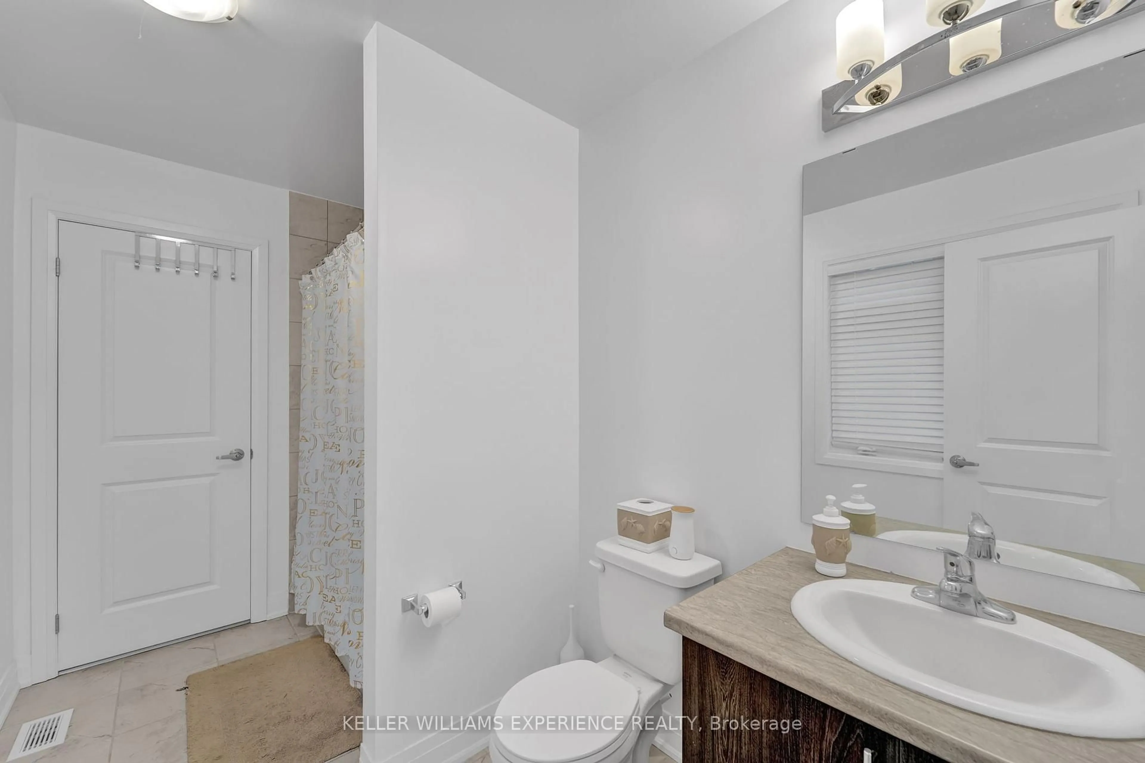 Standard bathroom, unknown for 25 Paddington Grve, Barrie Ontario L9J 0J3