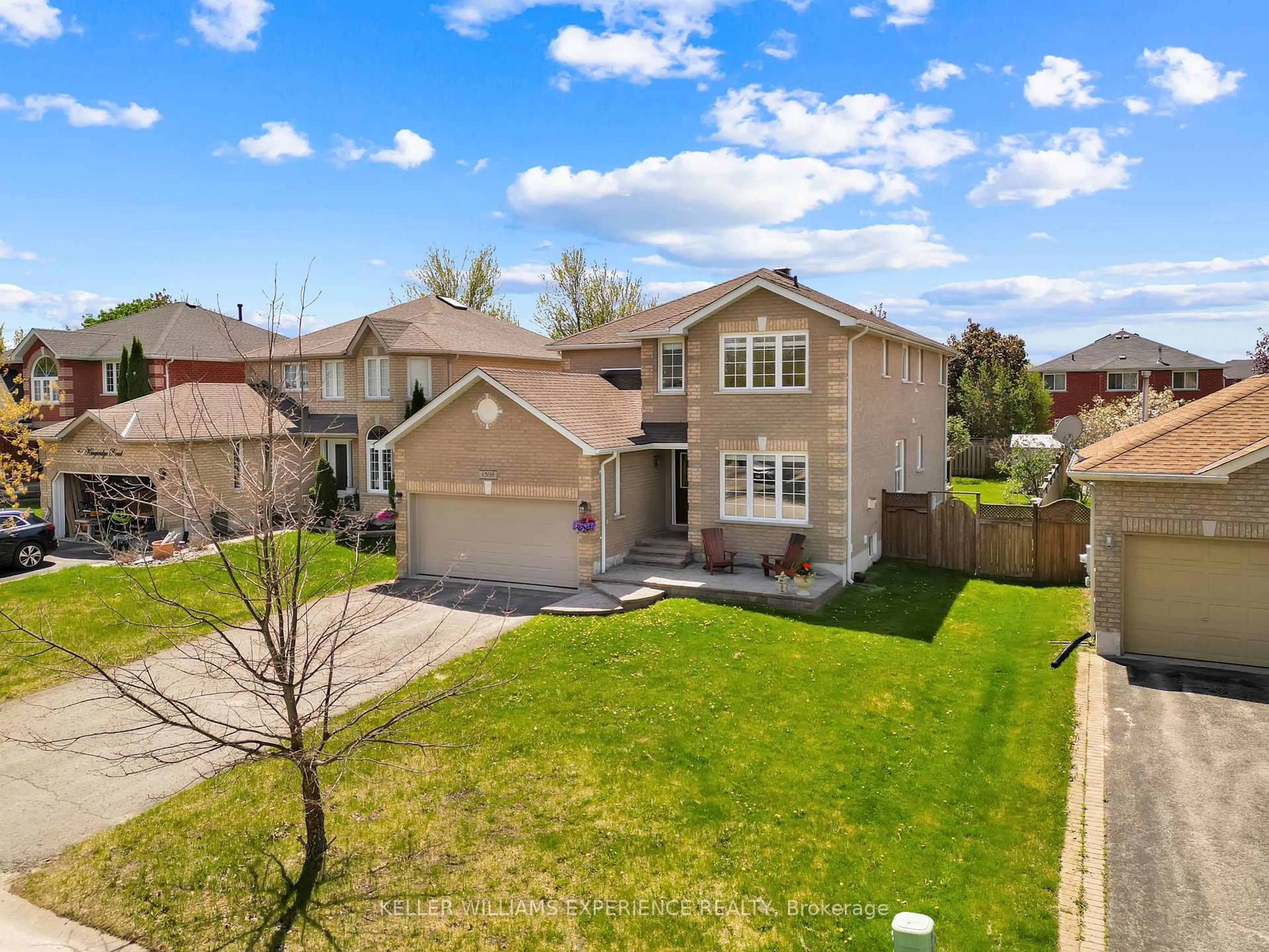 A pic from outside/outdoor area/front of a property/back of a property/a pic from drone, street for 59 Kingsridge Rd, Barrie Ontario L4N 8V2