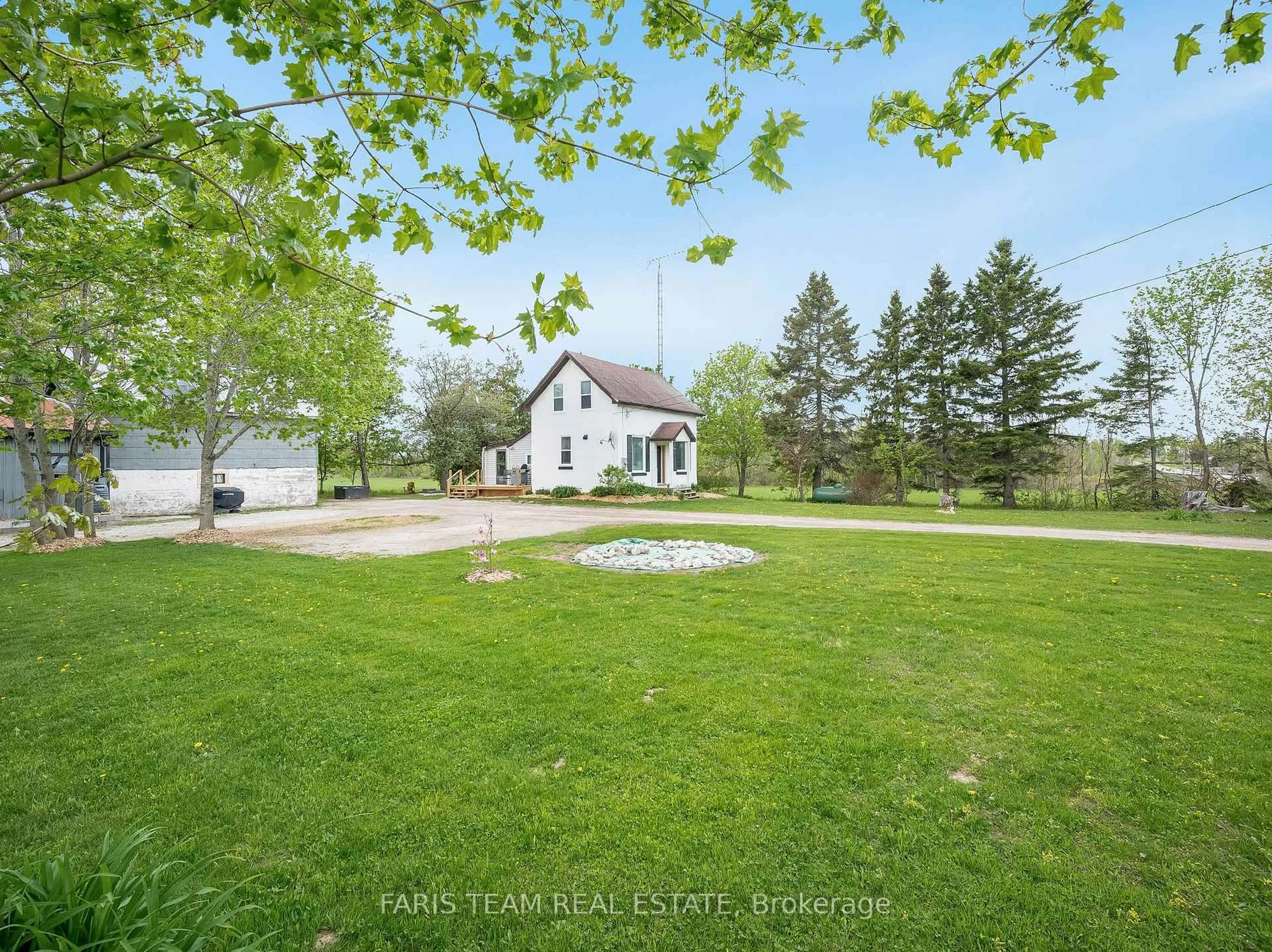 A pic from outside/outdoor area/front of a property/back of a property/a pic from drone, unknown for 9564 Highway 12, Oro-Medonte Ontario L3V 6H2