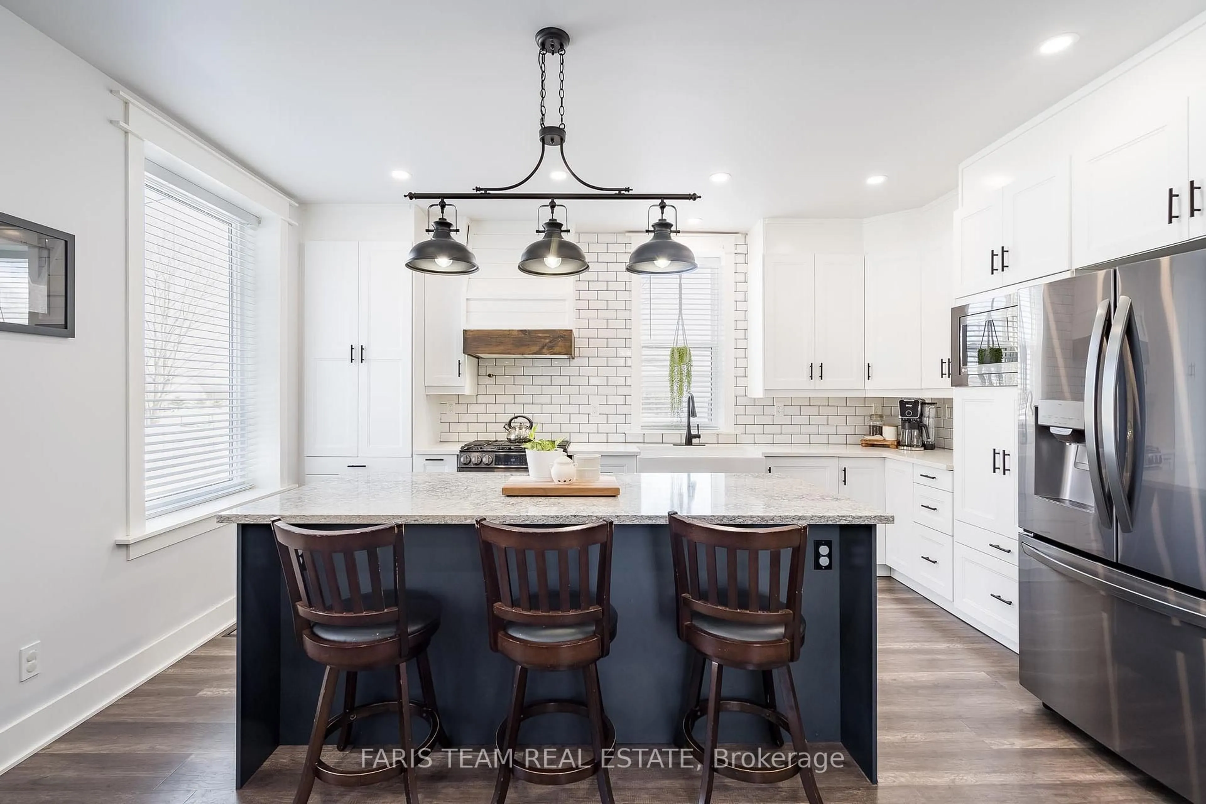 Open concept kitchen, ceramic/tile floor for 9564 Highway 12, Oro-Medonte Ontario L3V 6H2