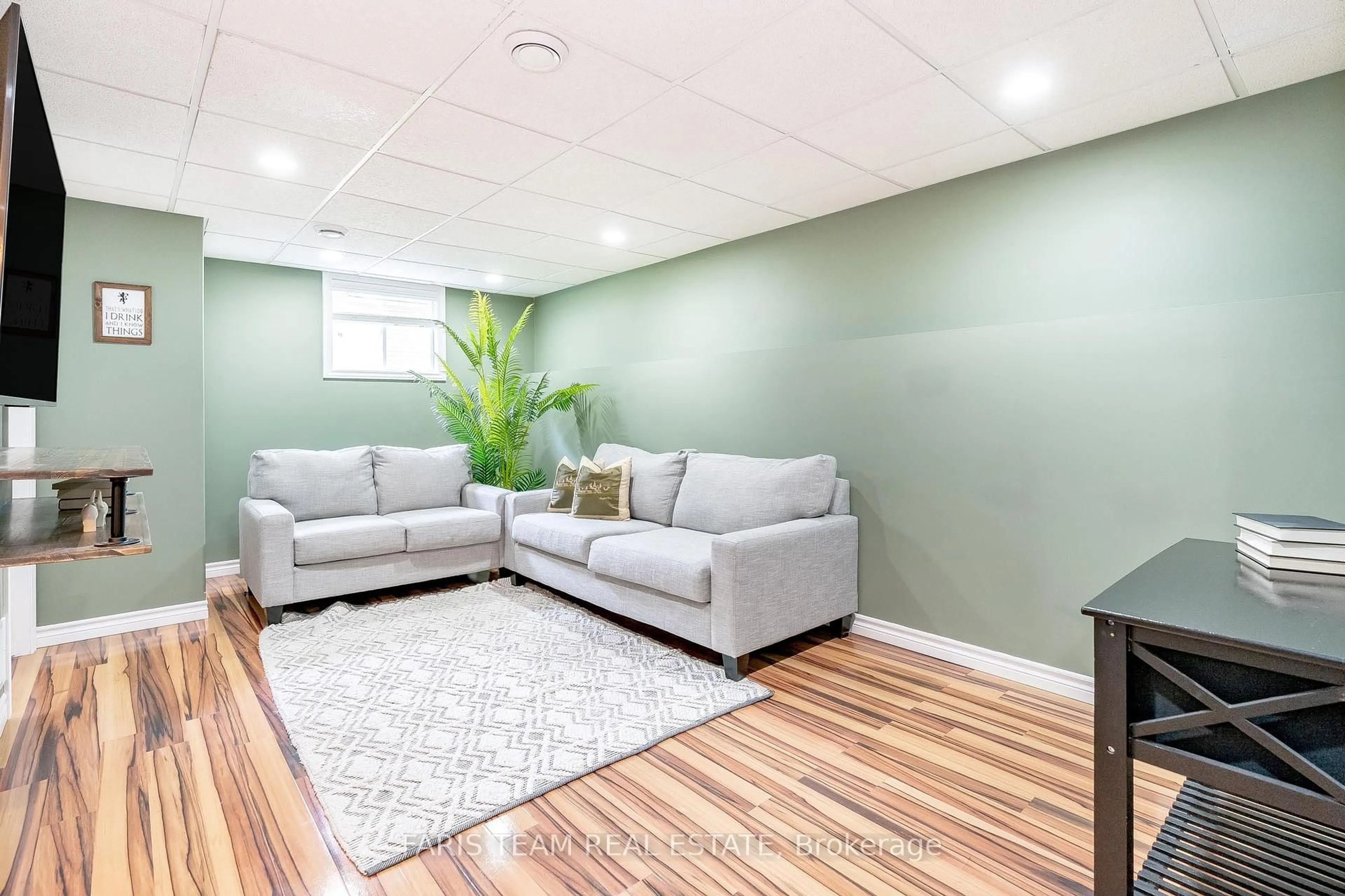 Living room with furniture, unknown for 39 Saint Laurent Blvd, Tiny Ontario L9M 1R3
