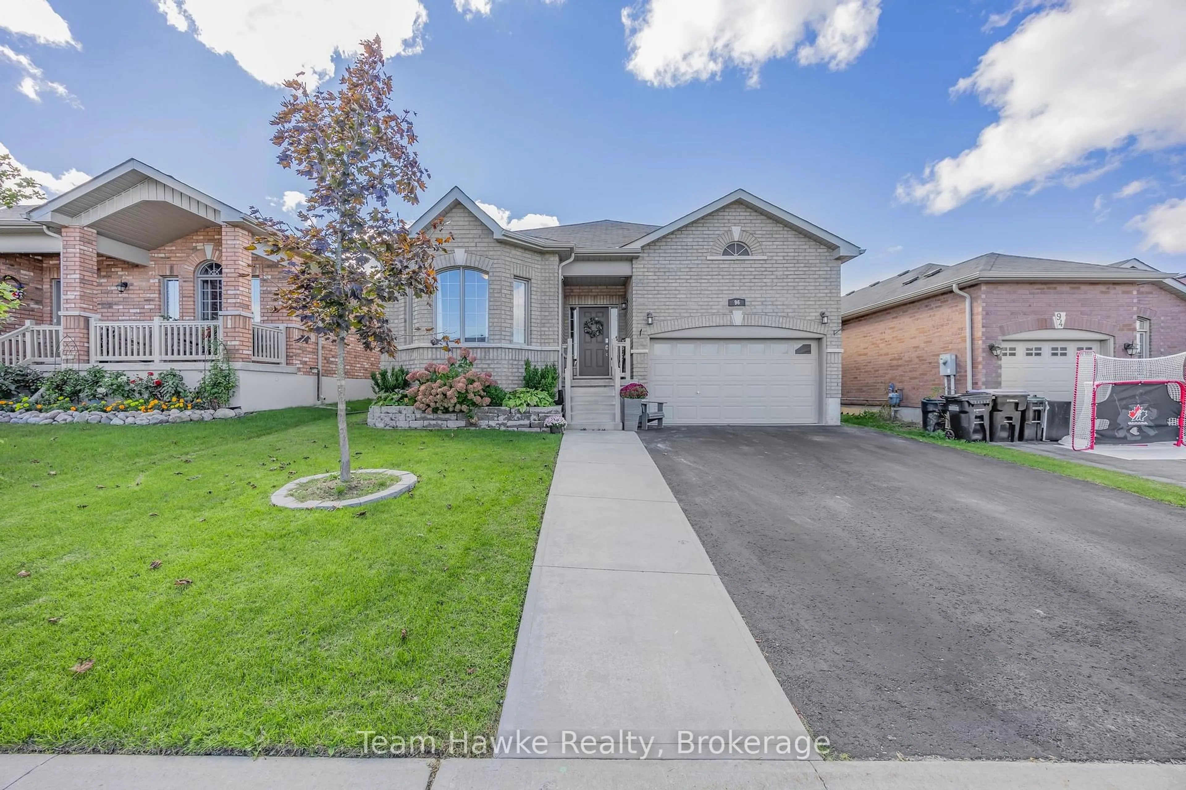 A pic from outside/outdoor area/front of a property/back of a property/a pic from drone, street for 96 BELLISLE Rd, Penetanguishene Ontario L9M 0V6