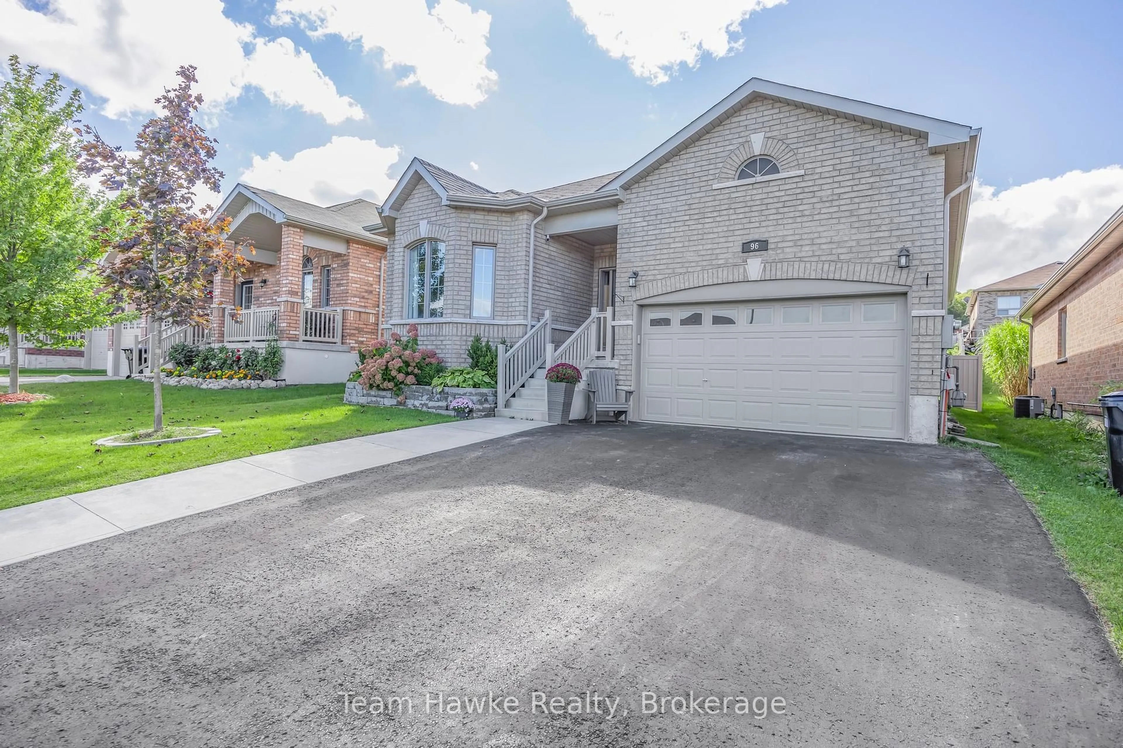 A pic from outside/outdoor area/front of a property/back of a property/a pic from drone, street for 96 BELLISLE Rd, Penetanguishene Ontario L9M 0V6