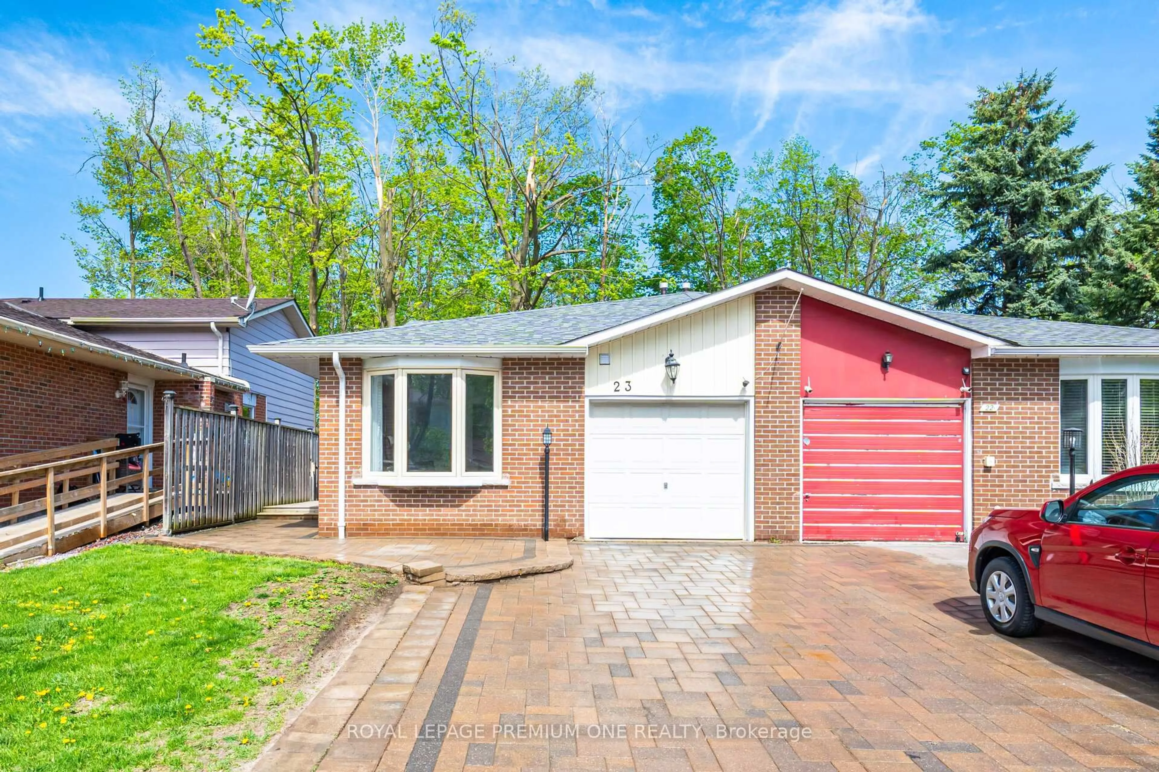 Home with brick exterior material, street for 23 Ashdale Crt, Barrie Ontario L4M 5B5