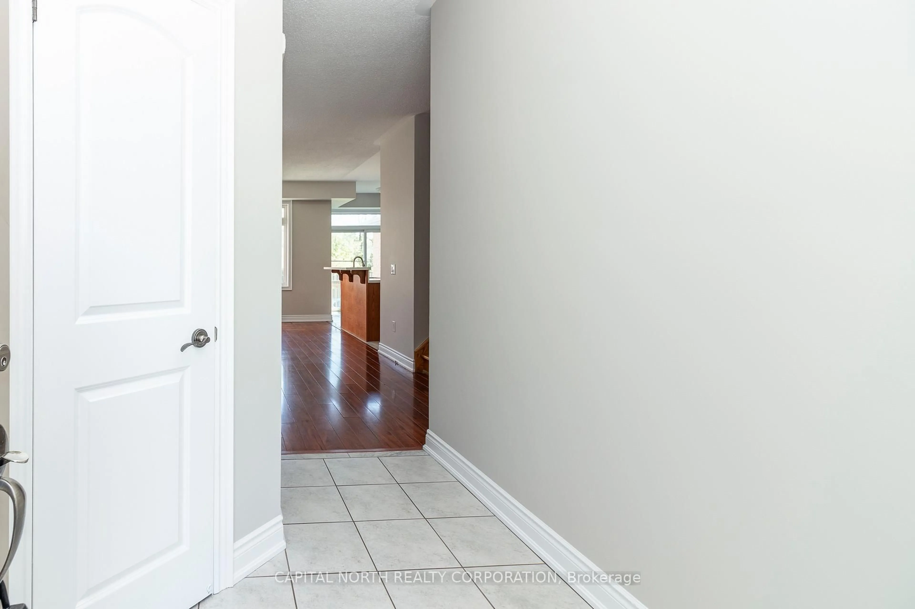Indoor entryway for 538 Gill St, Orillia Ontario L3V 0B6