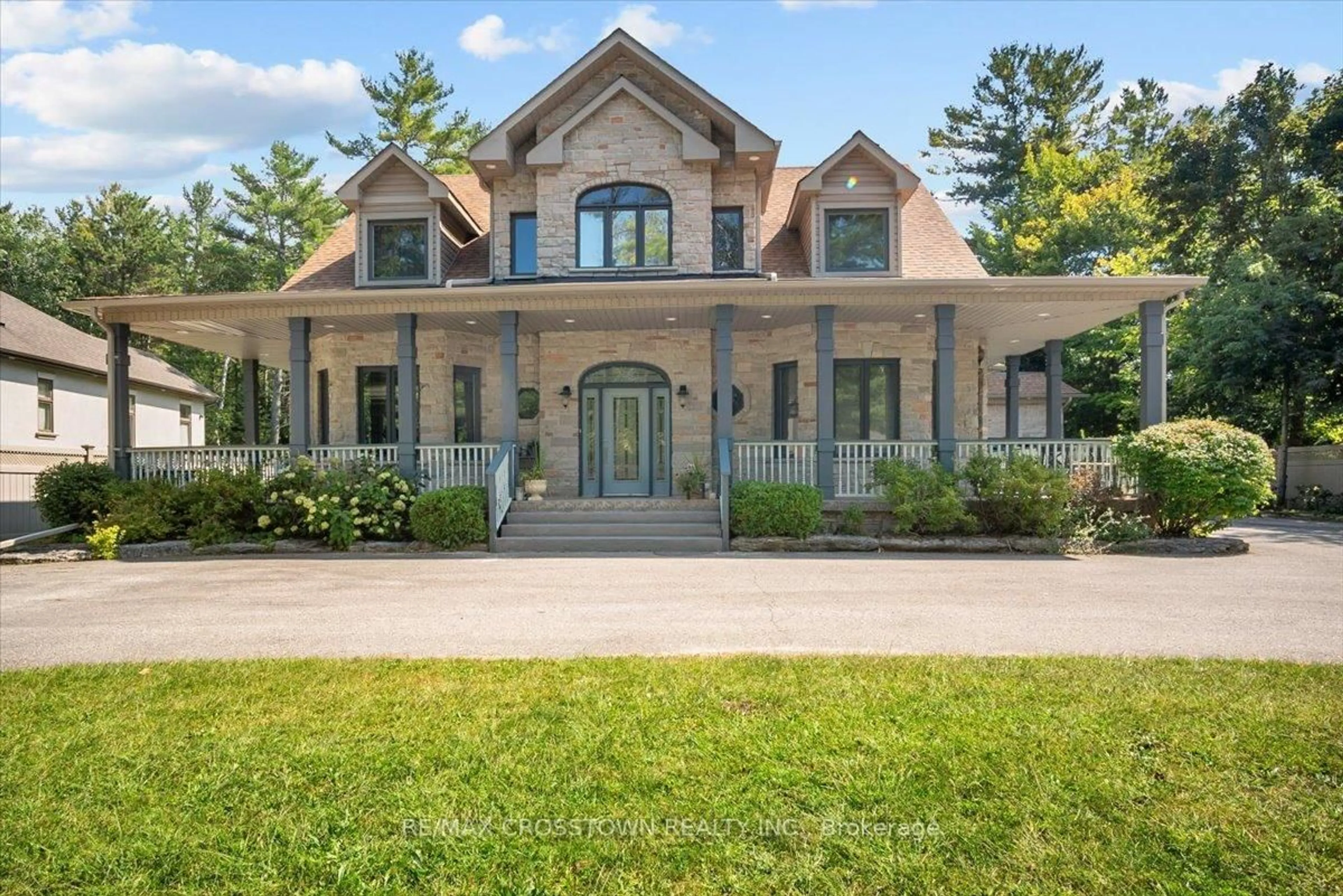 Home with brick exterior material, unknown for 61 Earl St, Wasaga Beach Ontario L9Z 2M6