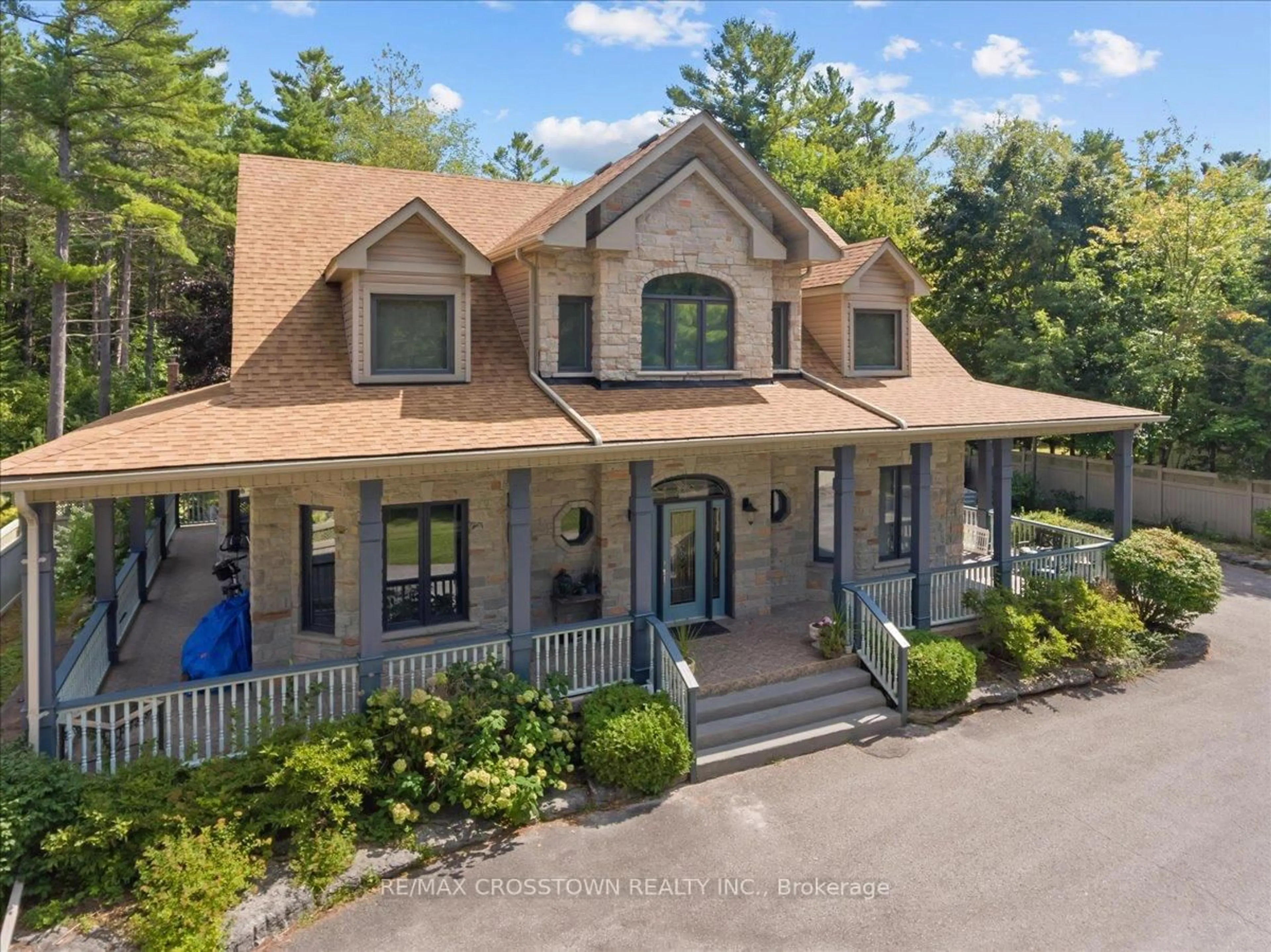 A pic from outside/outdoor area/front of a property/back of a property/a pic from drone, mountain view for 61 Earl St, Wasaga Beach Ontario L9Z 2M6
