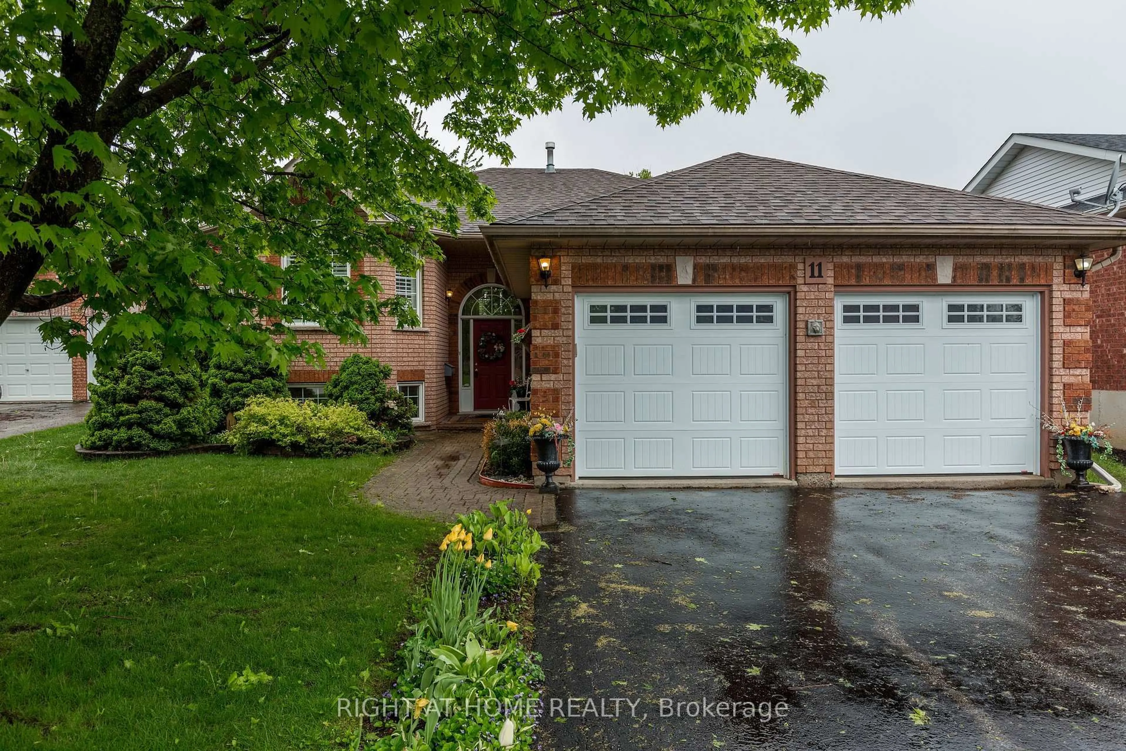 Home with brick exterior material, street for 11 Garden Crt, Orillia Ontario L3V 7V7