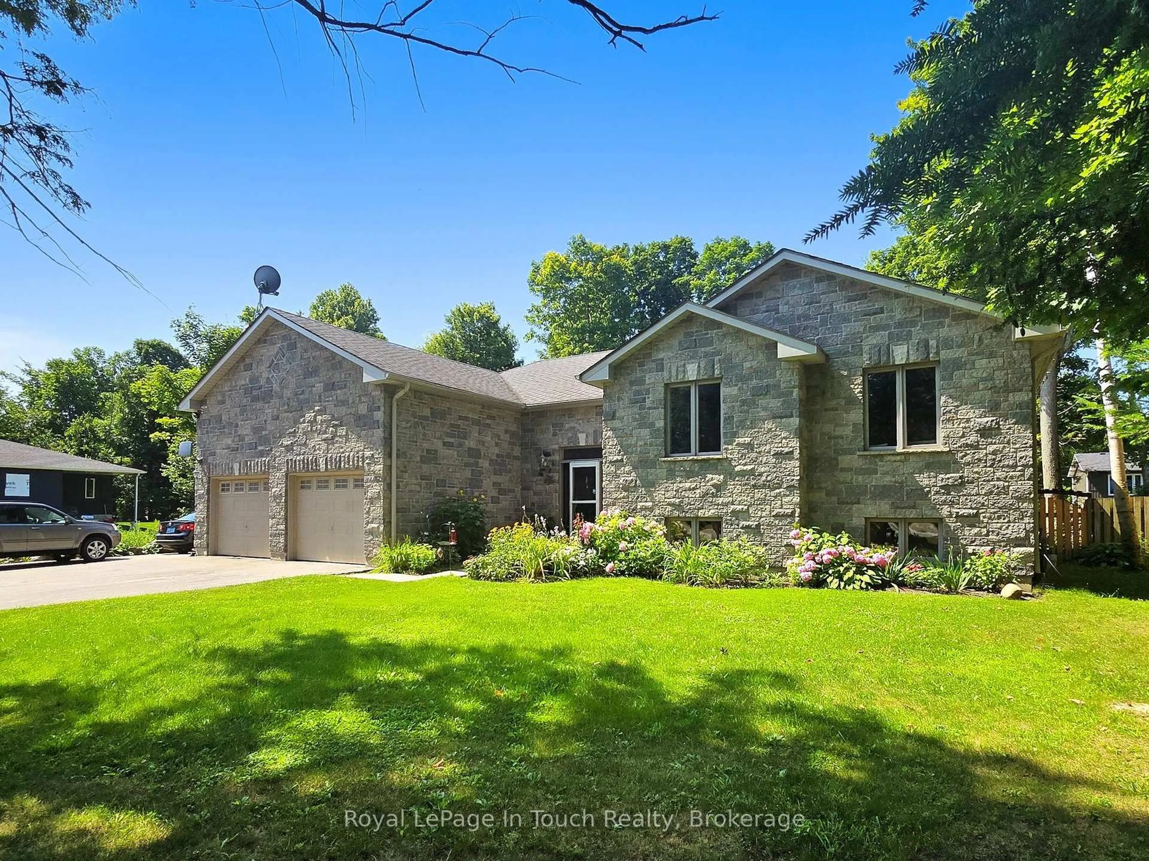 Home with brick exterior material, street for 122 Trout Lane, Tiny Ontario L9M 0J1