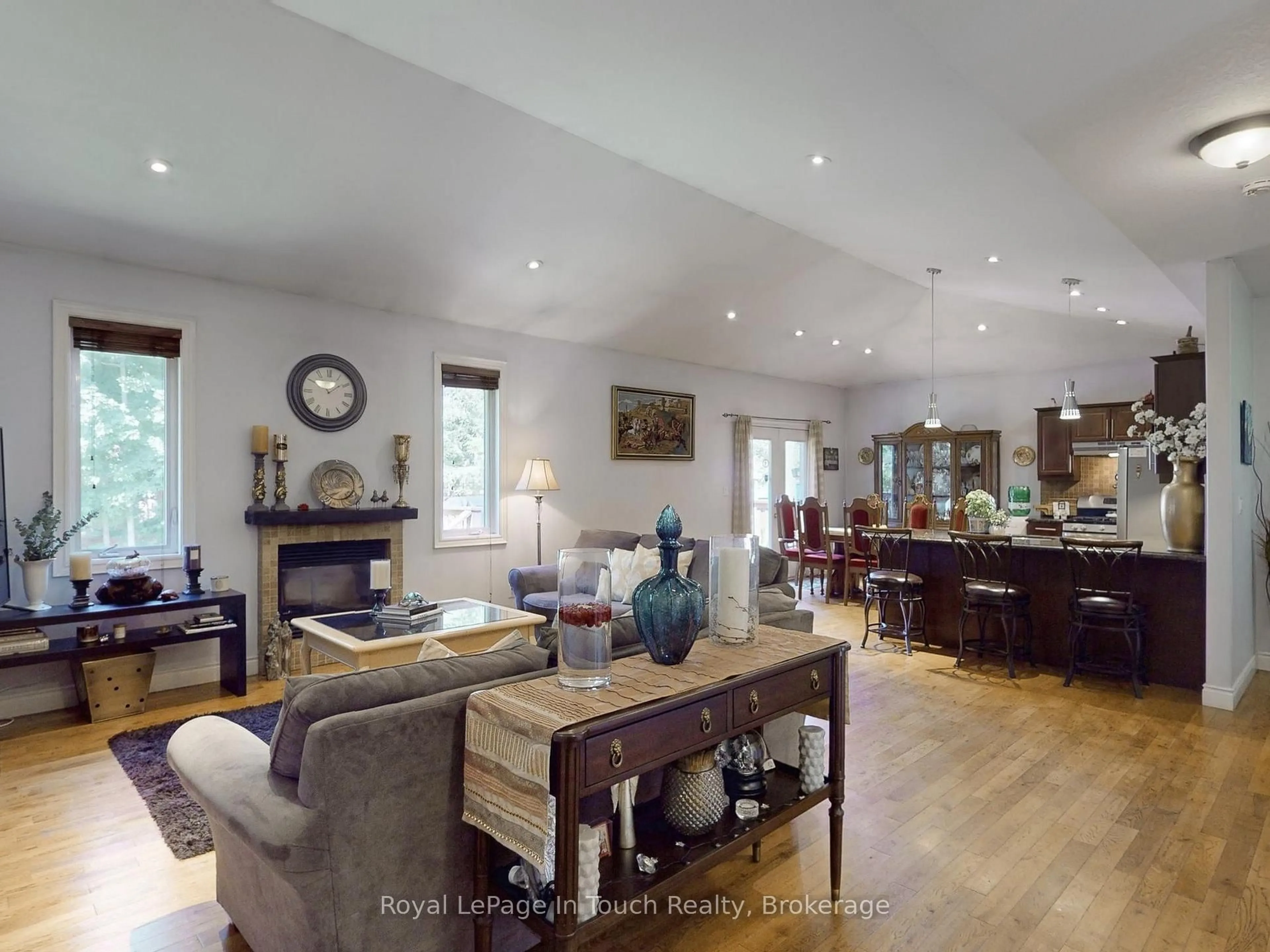 Open concept kitchen, unknown for 122 Trout Lane, Tiny Ontario L9M 0J1