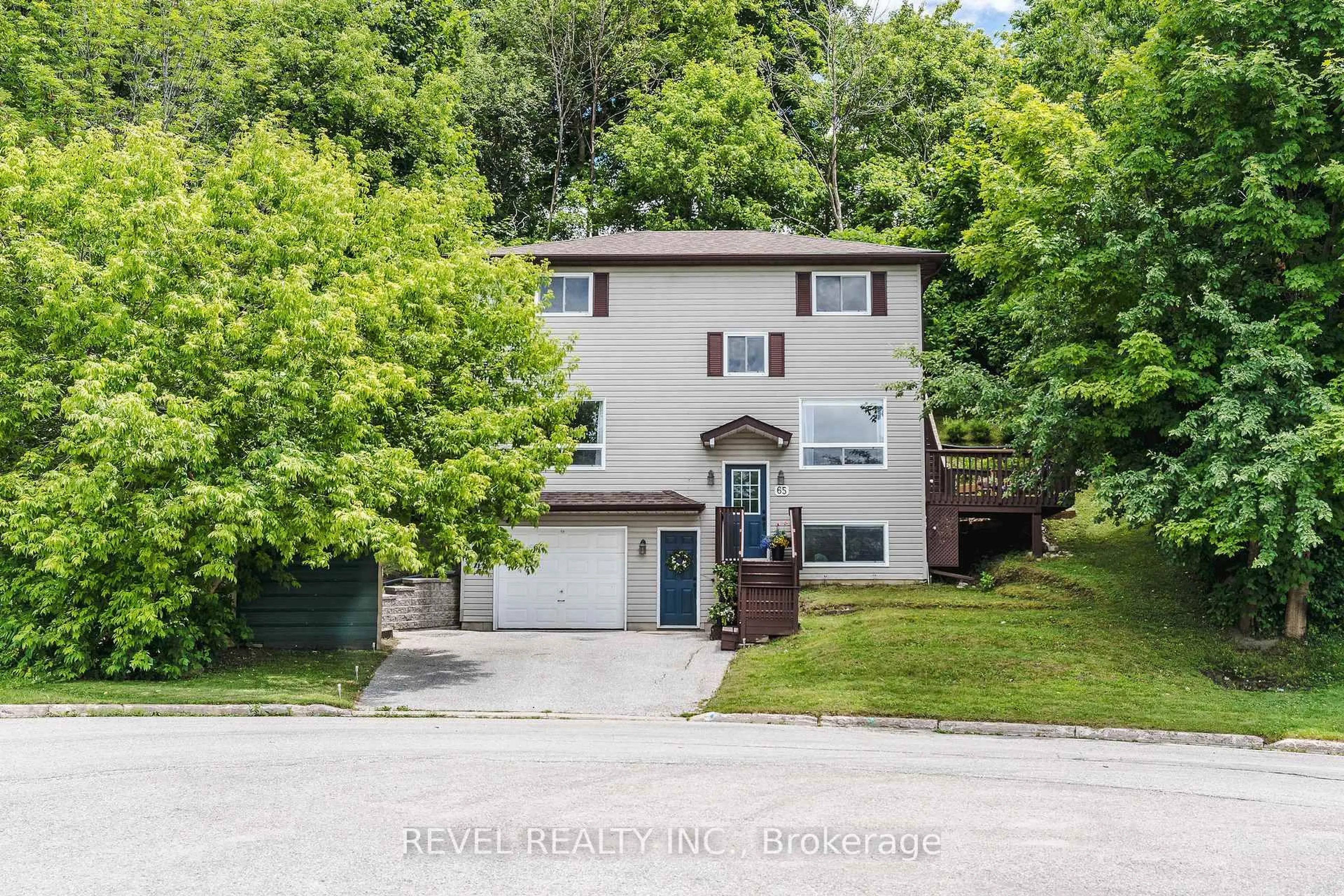 A pic from outside/outdoor area/front of a property/back of a property/a pic from drone, street for 65 Dancy Dr, Orillia Ontario L3V 7M2