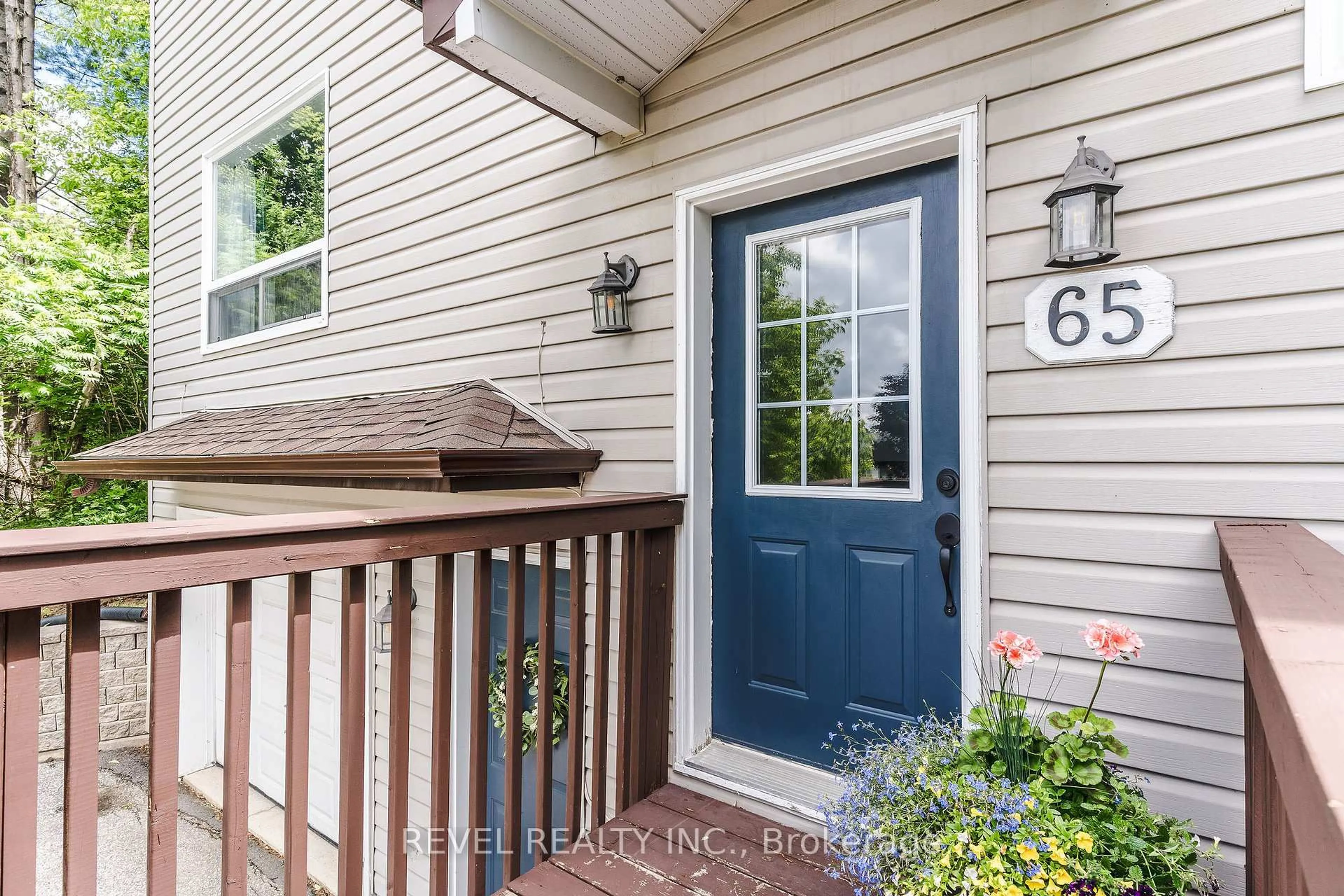 Indoor entryway for 65 Dancy Dr, Orillia Ontario L3V 7M2