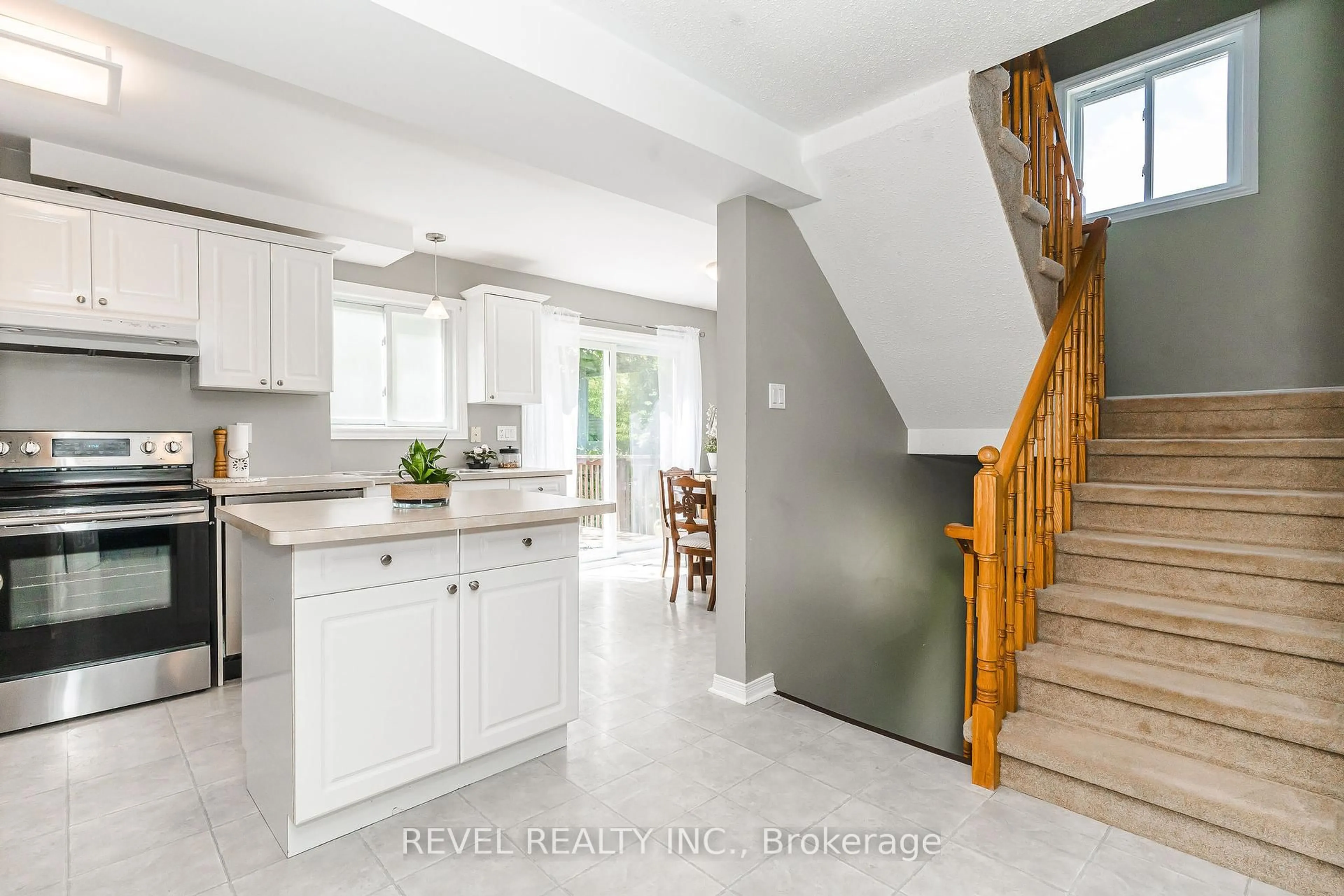Open concept kitchen, ceramic/tile floor for 65 Dancy Dr, Orillia Ontario L3V 7M2