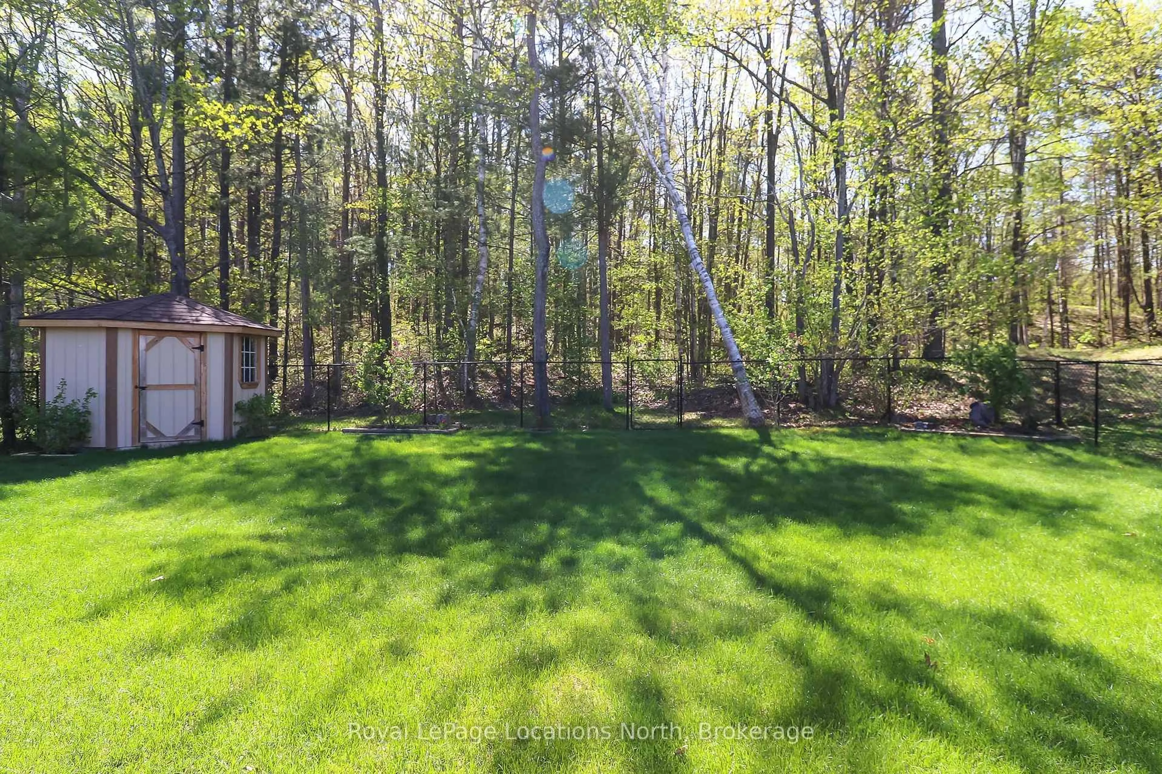 A pic from outside/outdoor area/front of a property/back of a property/a pic from drone, forest/trees view for 60 Leo Blvd, Wasaga Beach Ontario L9Z 1C6